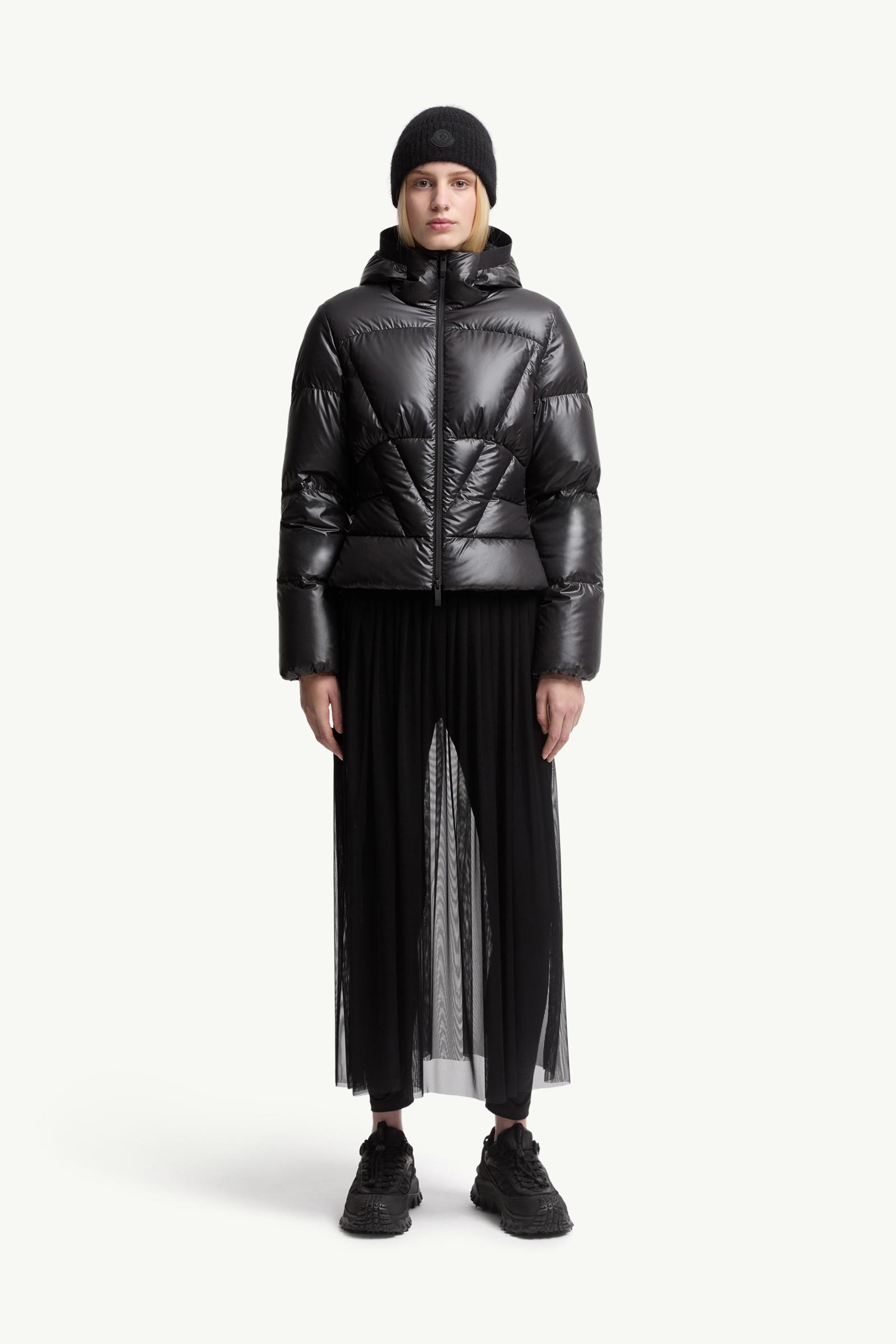 Wineck Hooded Geometric-Quilted Short Down Jacket