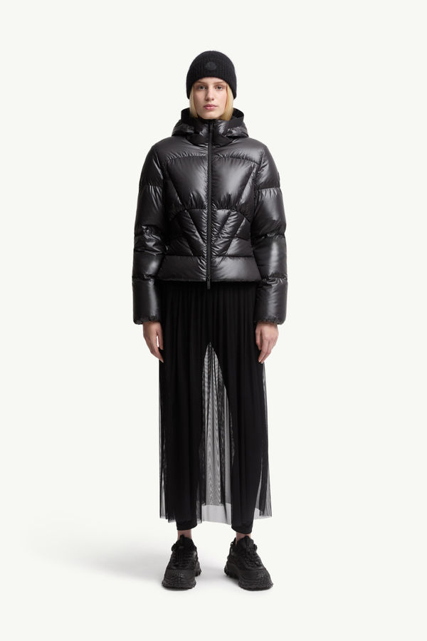 Wineck Hooded Geometric-Quilted Short Down Jacket Women Black Moncler 0