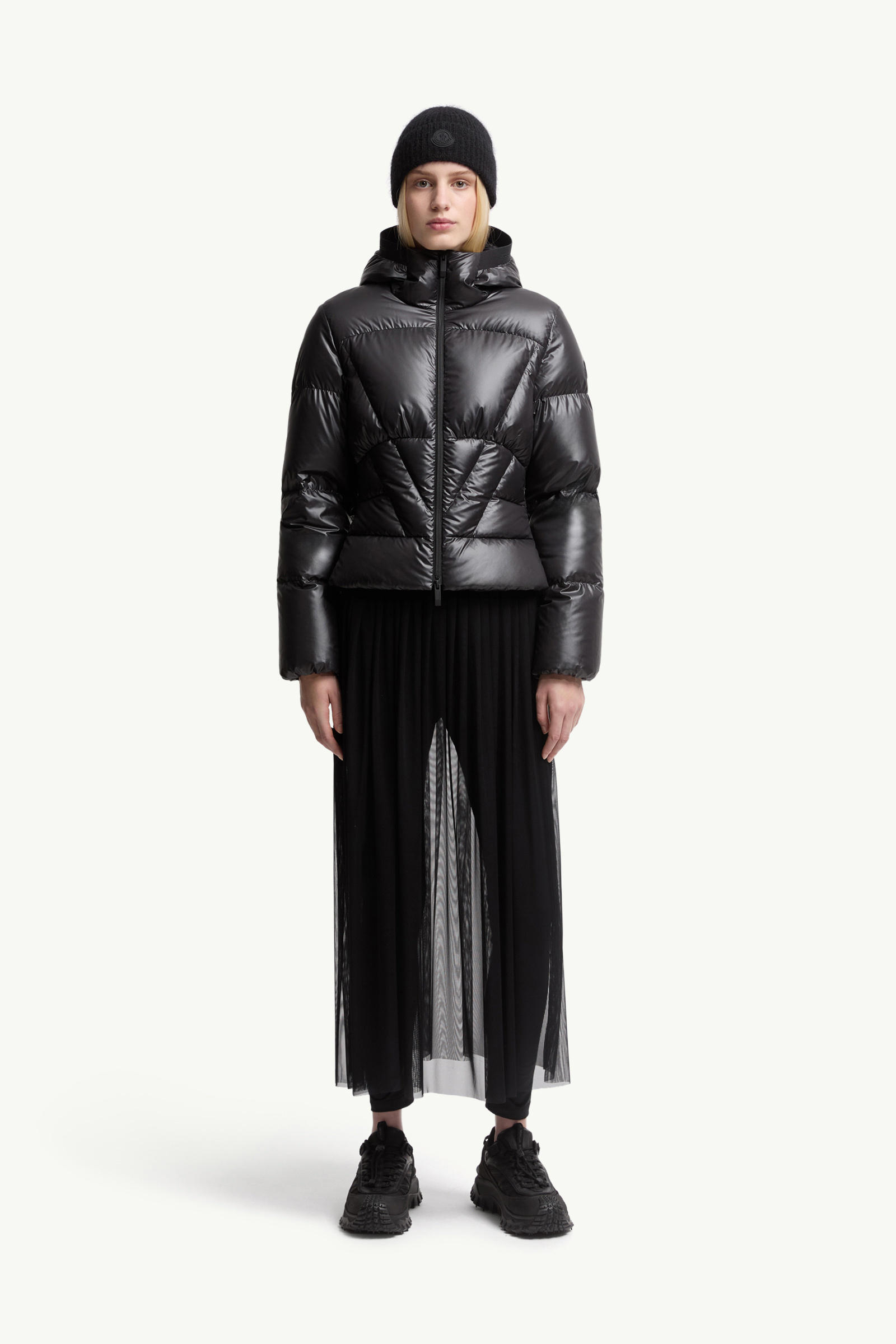 Wineck Hooded Geometric-Quilted Short Down Jacket Women Black Moncler 0