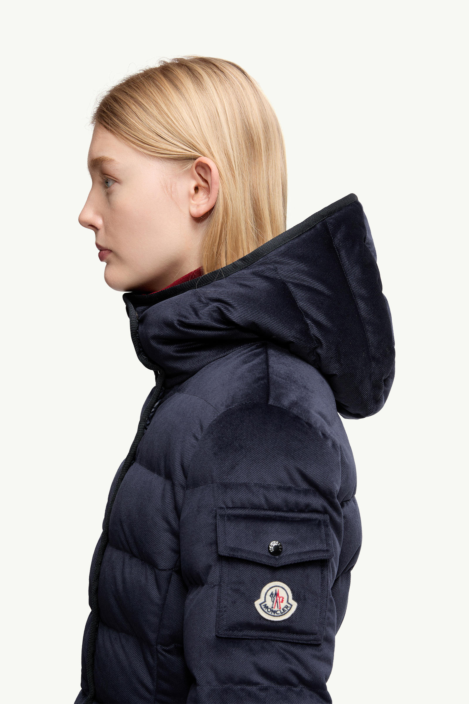 Piumino corto Barante in velour con cappuccio Donna Blu Moncler 1