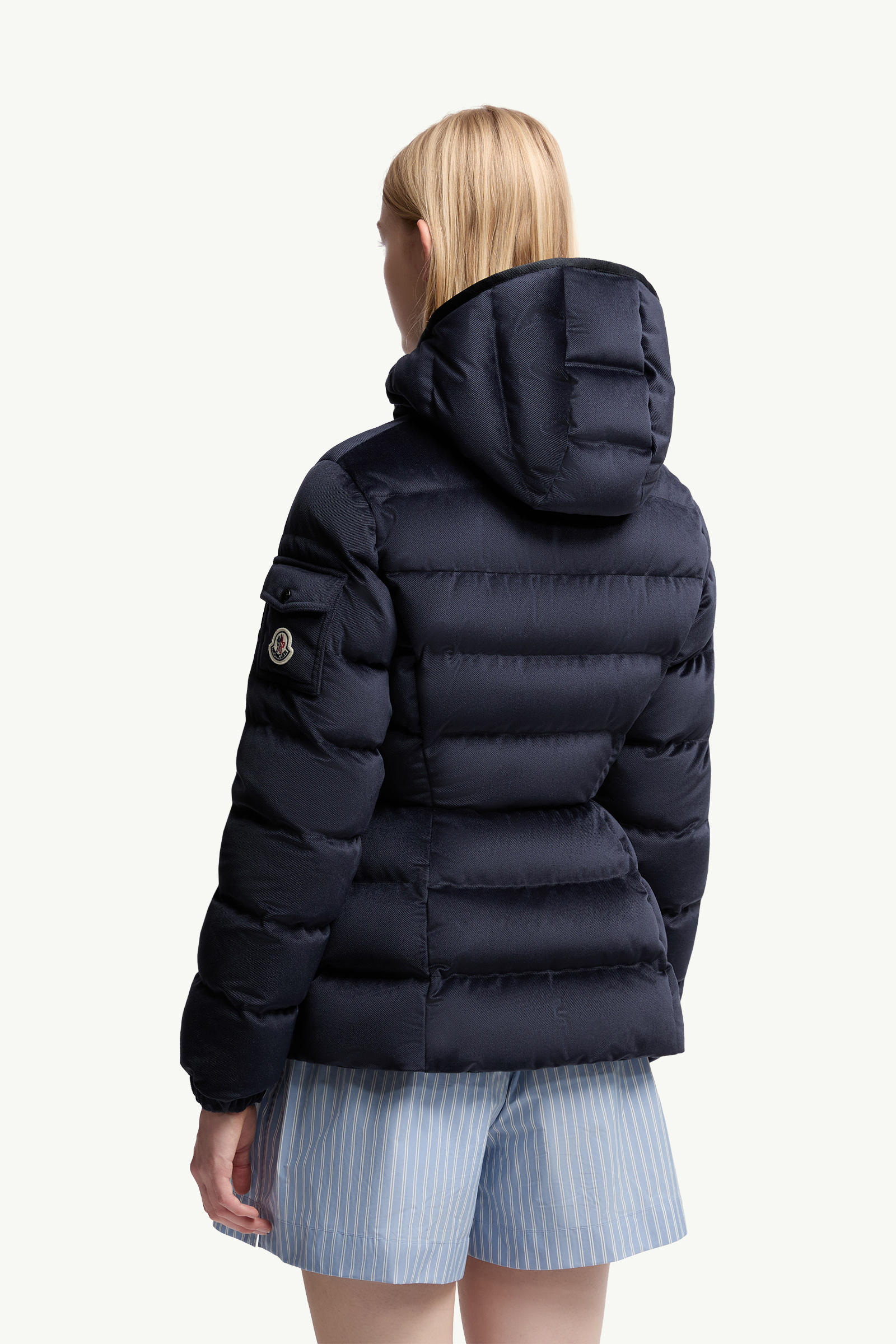 Piumino corto Barante in velour con cappuccio Donna Blu Moncler 4