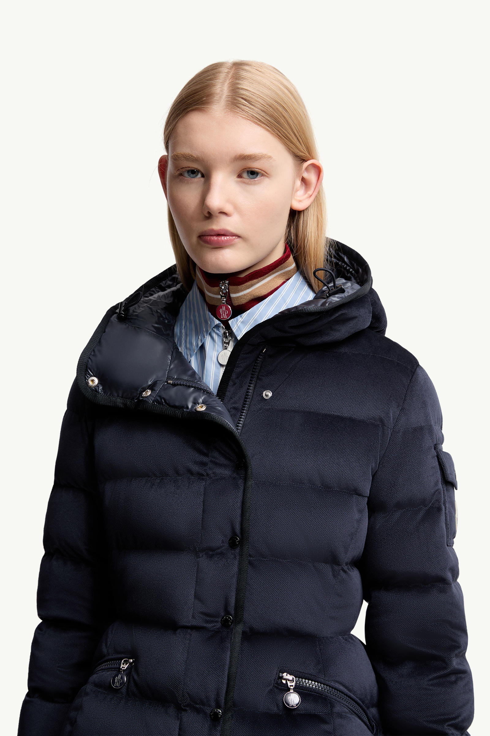 Piumino corto Barante in velour con cappuccio Donna Blu Moncler 5