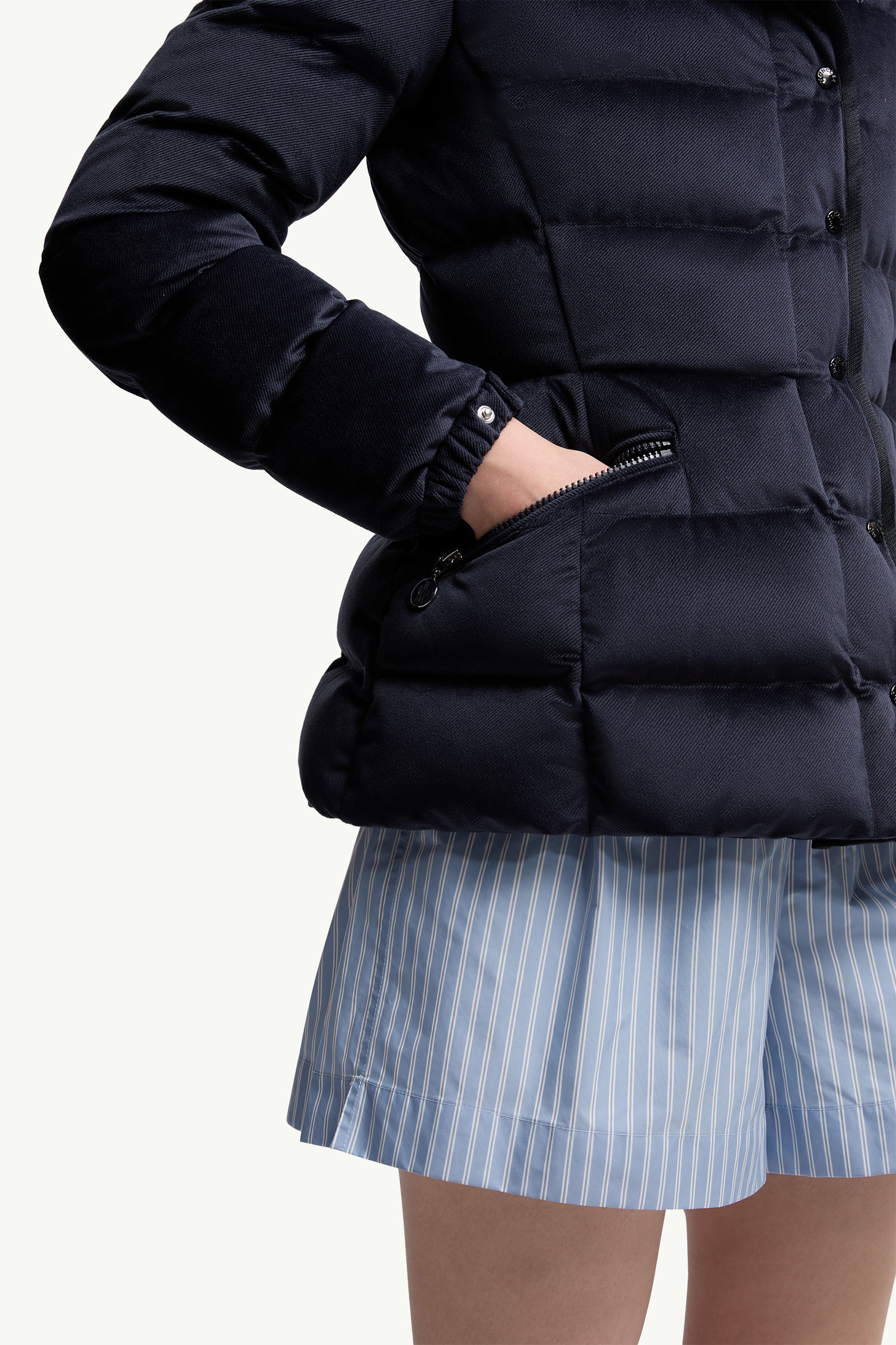 Piumino corto Barante in velour con cappuccio Donna Blu Moncler 6