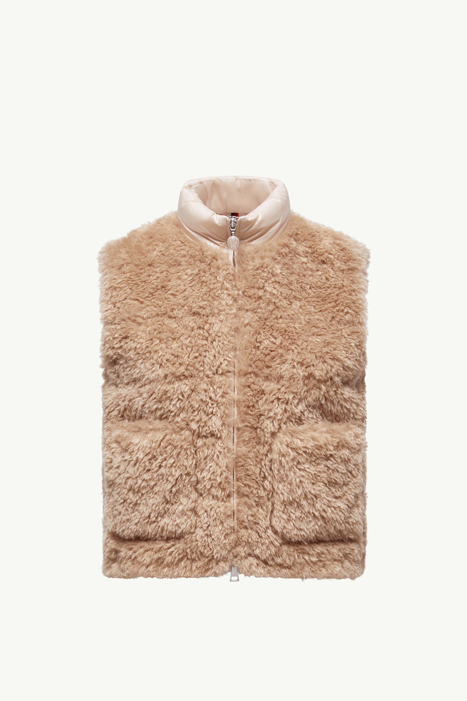 https://moncler-cdn.thron.com/api/v1/content-delivery/shares/dpx6uv/contents/K20931A0008989B0G268_F/image/K20931A0008989B0G268_F