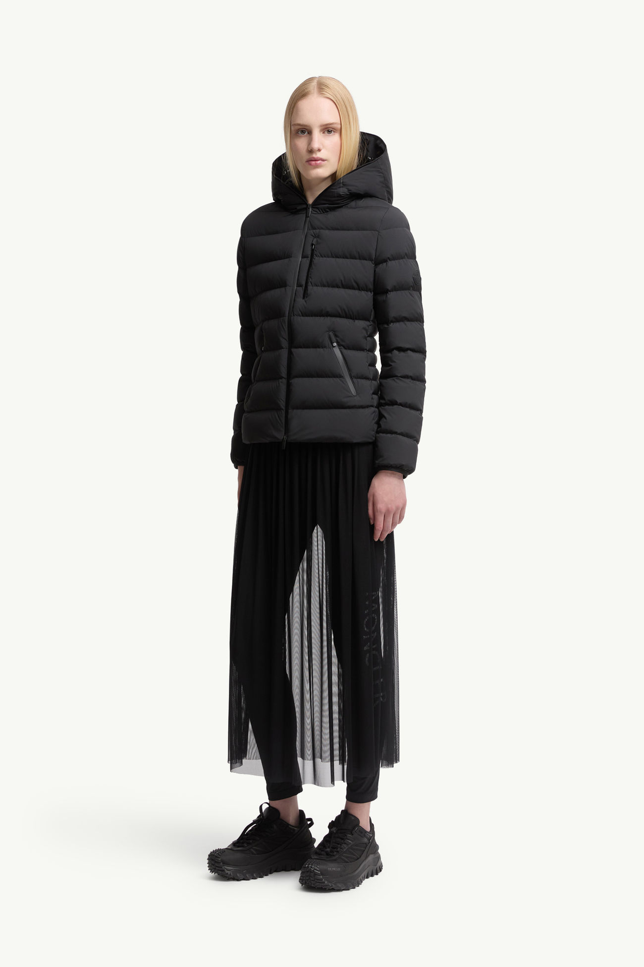 Plumífero corto con capucha Herbe Mujer Negro Moncler 0