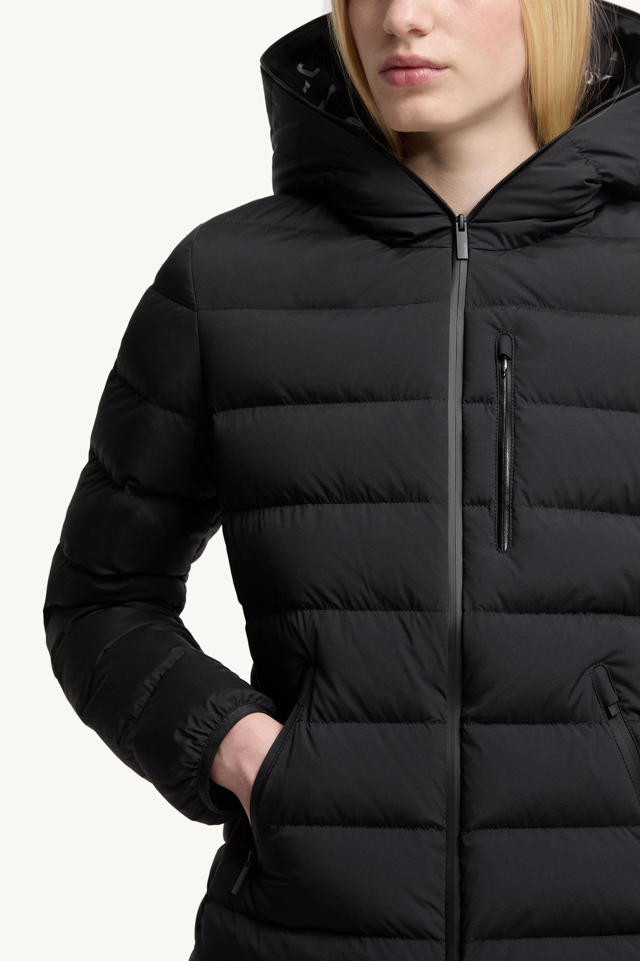 Herbe女士连帽短款羽绒夹克外套 女士 黑色 Moncler 6