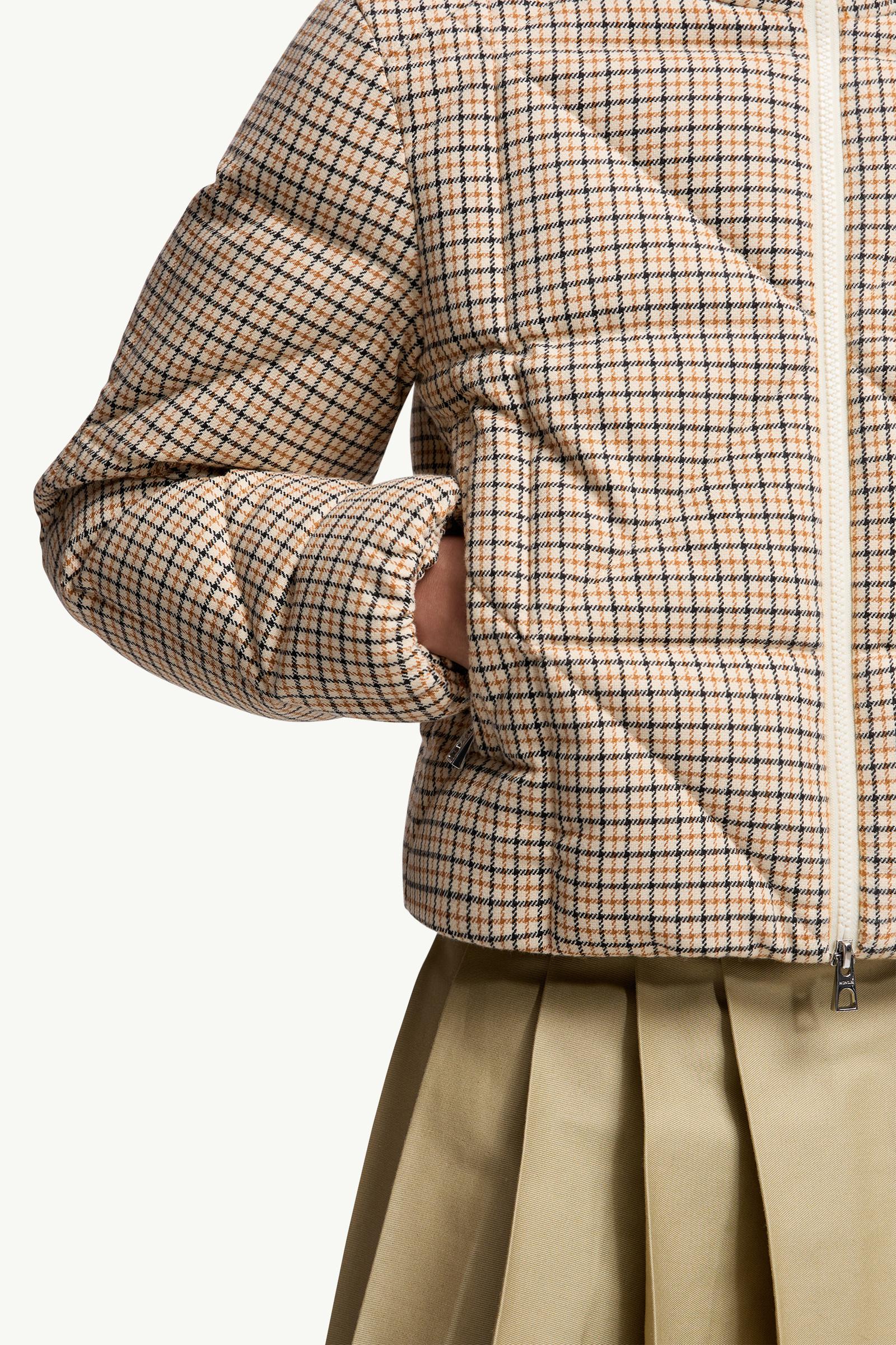 【MONCLER】直営/正規店 Keros ショート ダウンジャケット Beige ベージュ Keros ショートダウンジャケット : ショートダウン