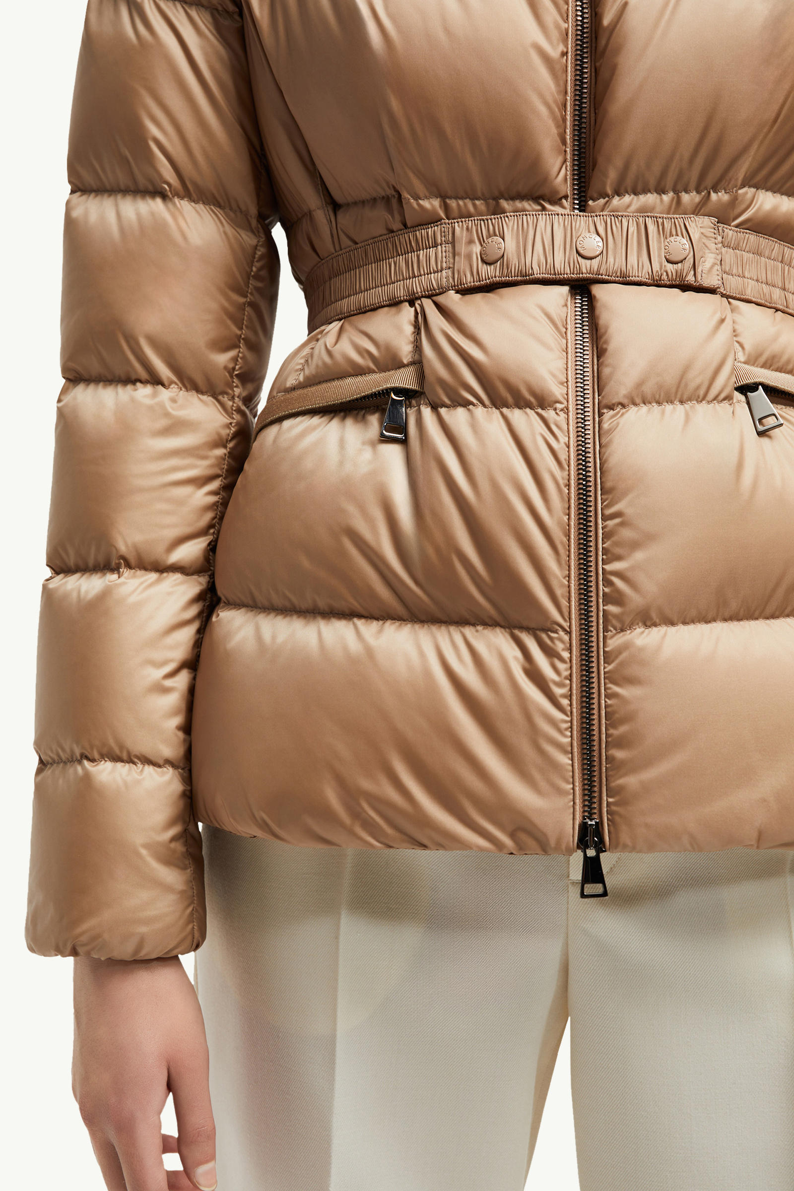 Boed kurze Daunenjacke mit Kapuze und Shearling-Besatz Damen Camel-Beige Moncler 5