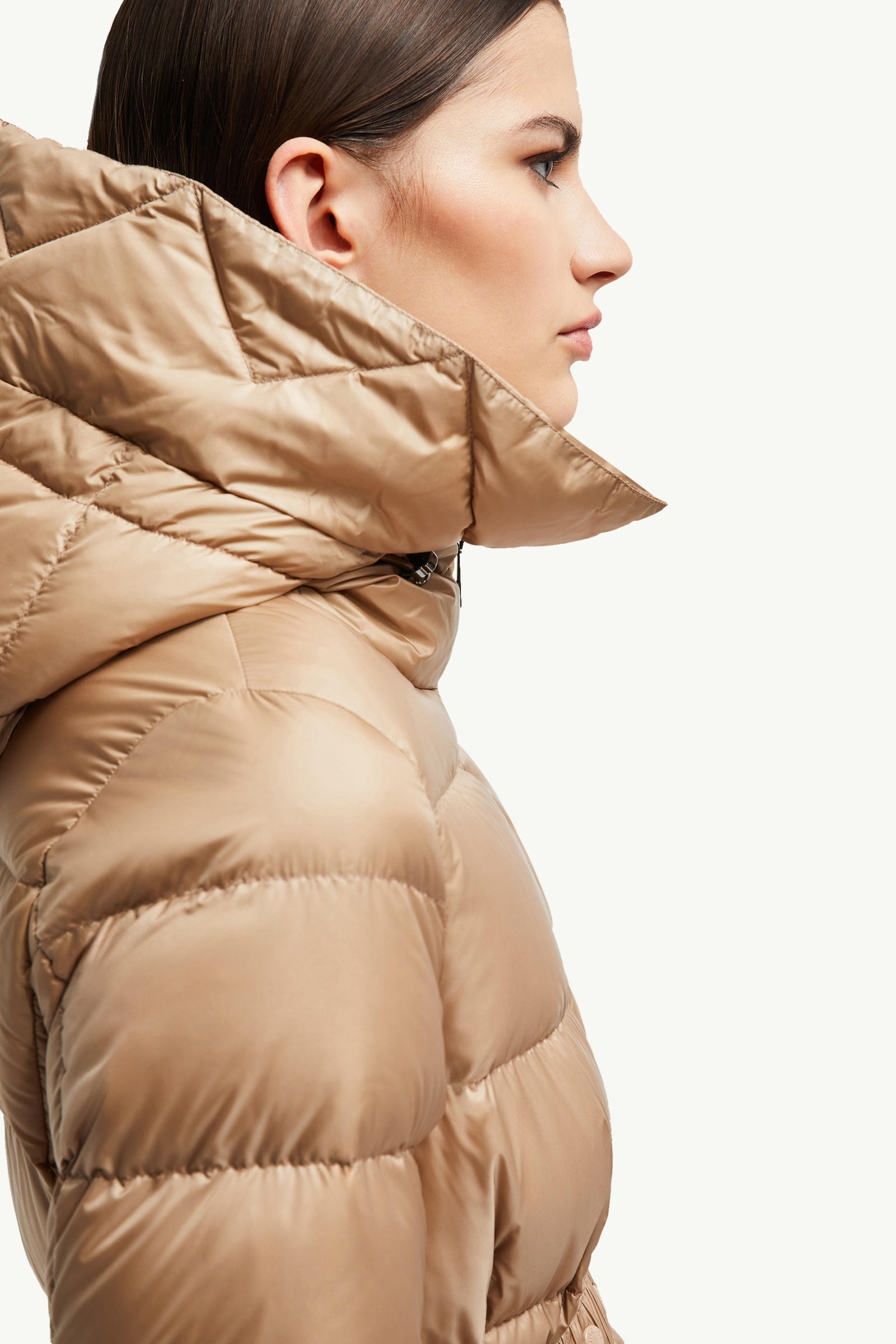 Boed kurze Daunenjacke mit Kapuze und Shearling-Besatz Damen Camel-Beige Moncler 7