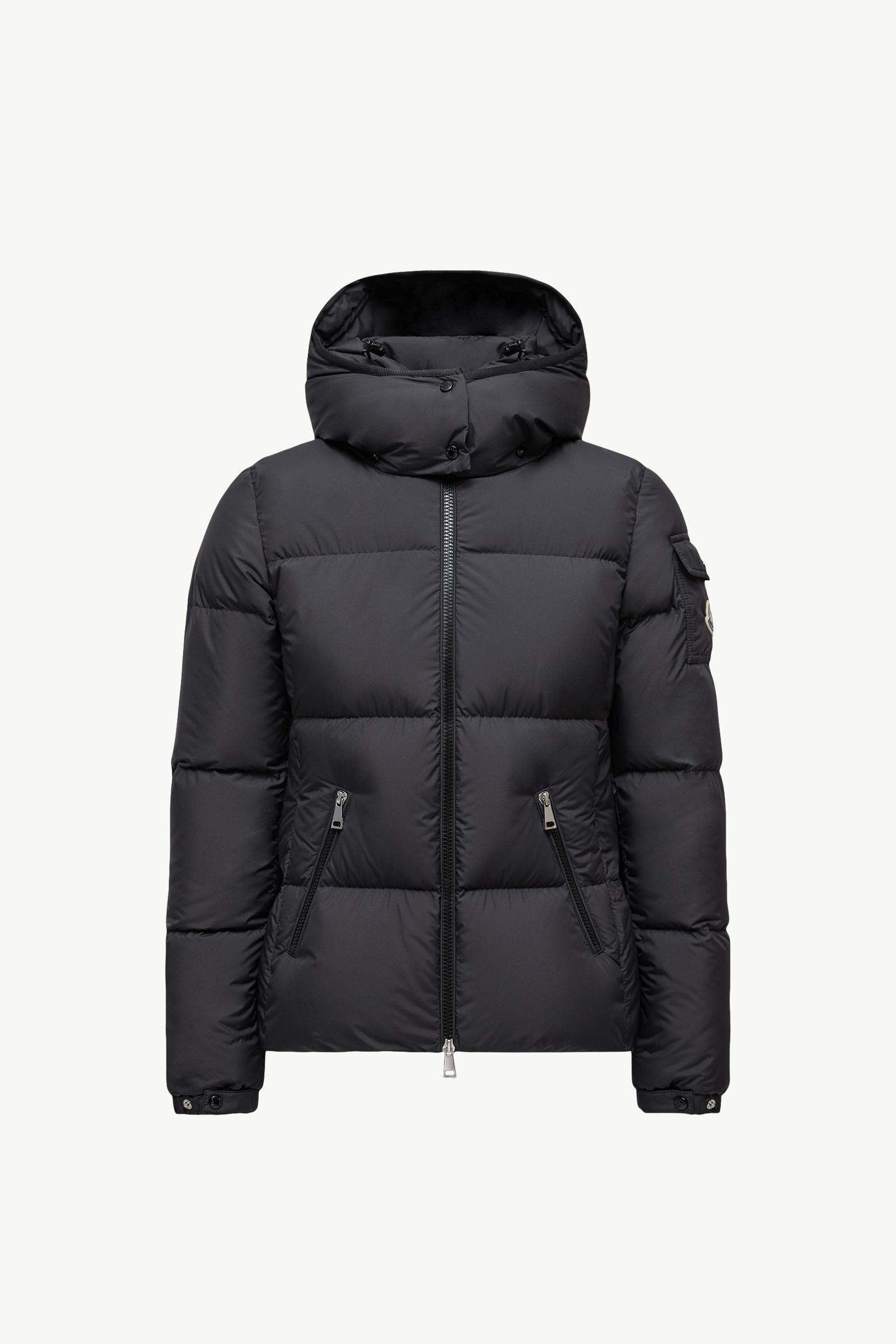 ミッシェル　MONCLER ブラック ダウンジャケット Moncler logo-trimmed Puffer Jacket | Black | FARFETCH