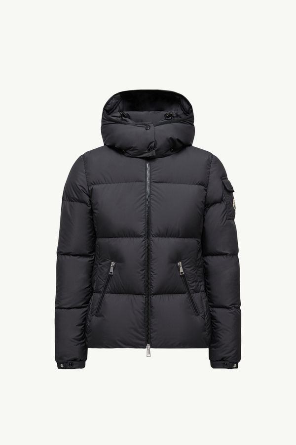 https://moncler-cdn.thron.com/api/v1/content-delivery/shares/dpx6uv/contents/K20931A0010154A81999_F/image/K20931A0010154A81999_F