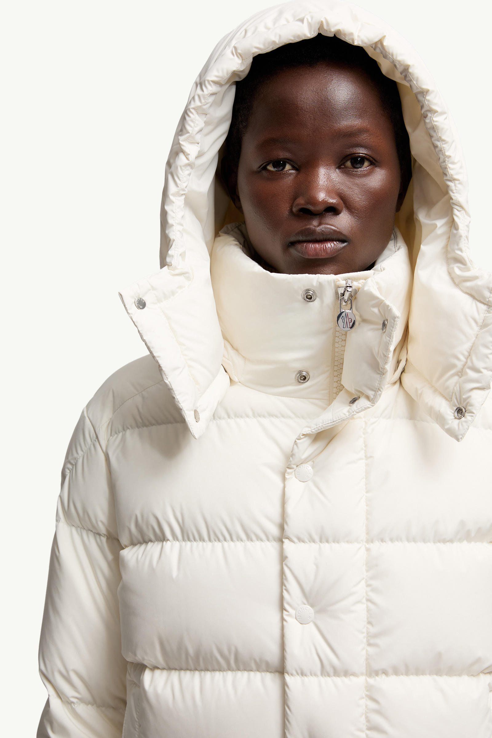 Piumino corto Moncler Maya 70 con cappuccio Donna Bianco Moncler 6