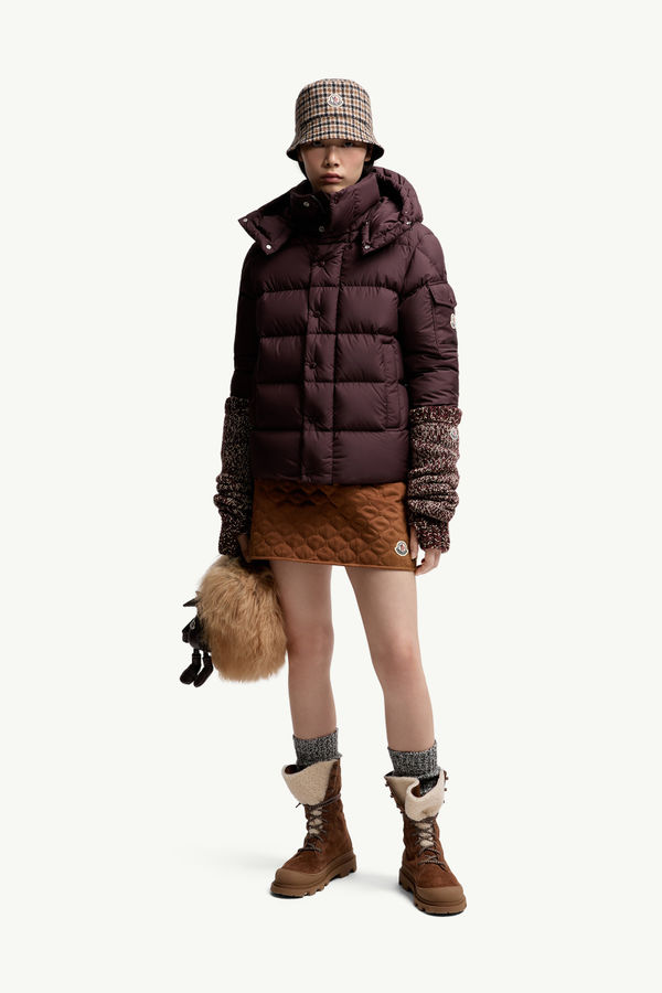 Doudoune courte à capuche Moncler Maya 70 Femmes Bordeaux Moncler 0
