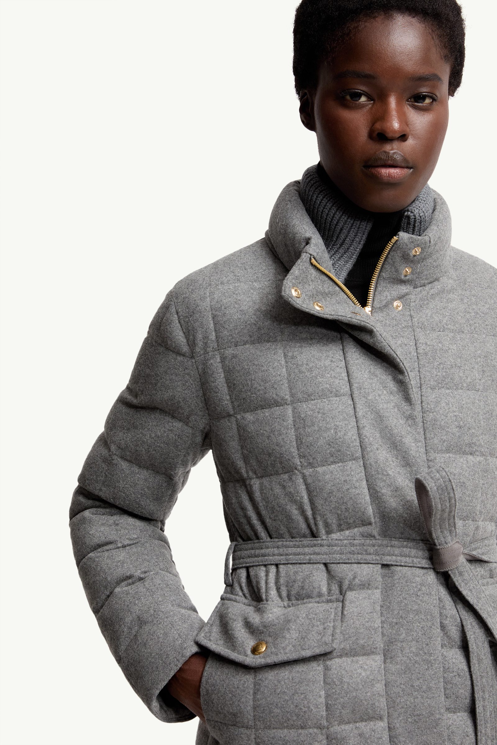 MONCLER レディース　グレー　ショート丈 グレー Bussettes ショートダウンジャケット : ショートダウン