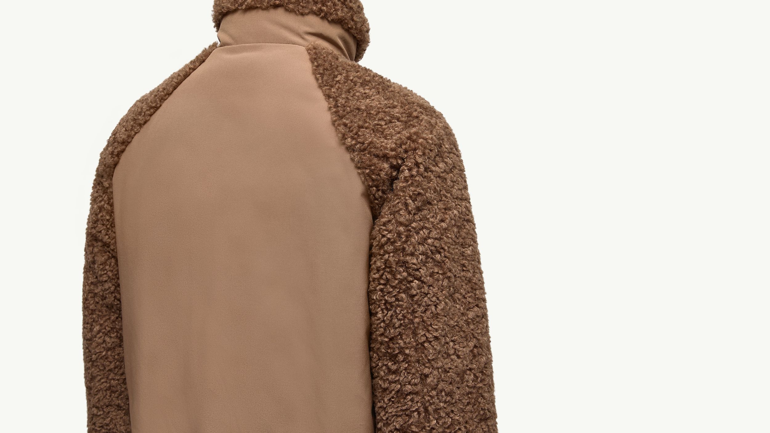 Slide 2 - product.feature.texturedoublematerial.title