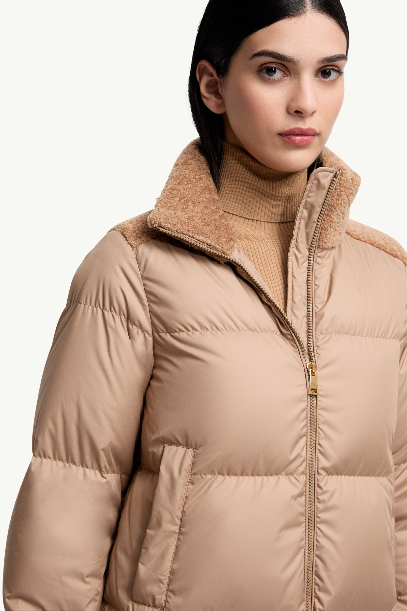 Piumino Corto con Finiture Teddy Esnaie Donna Beige Moncler 5