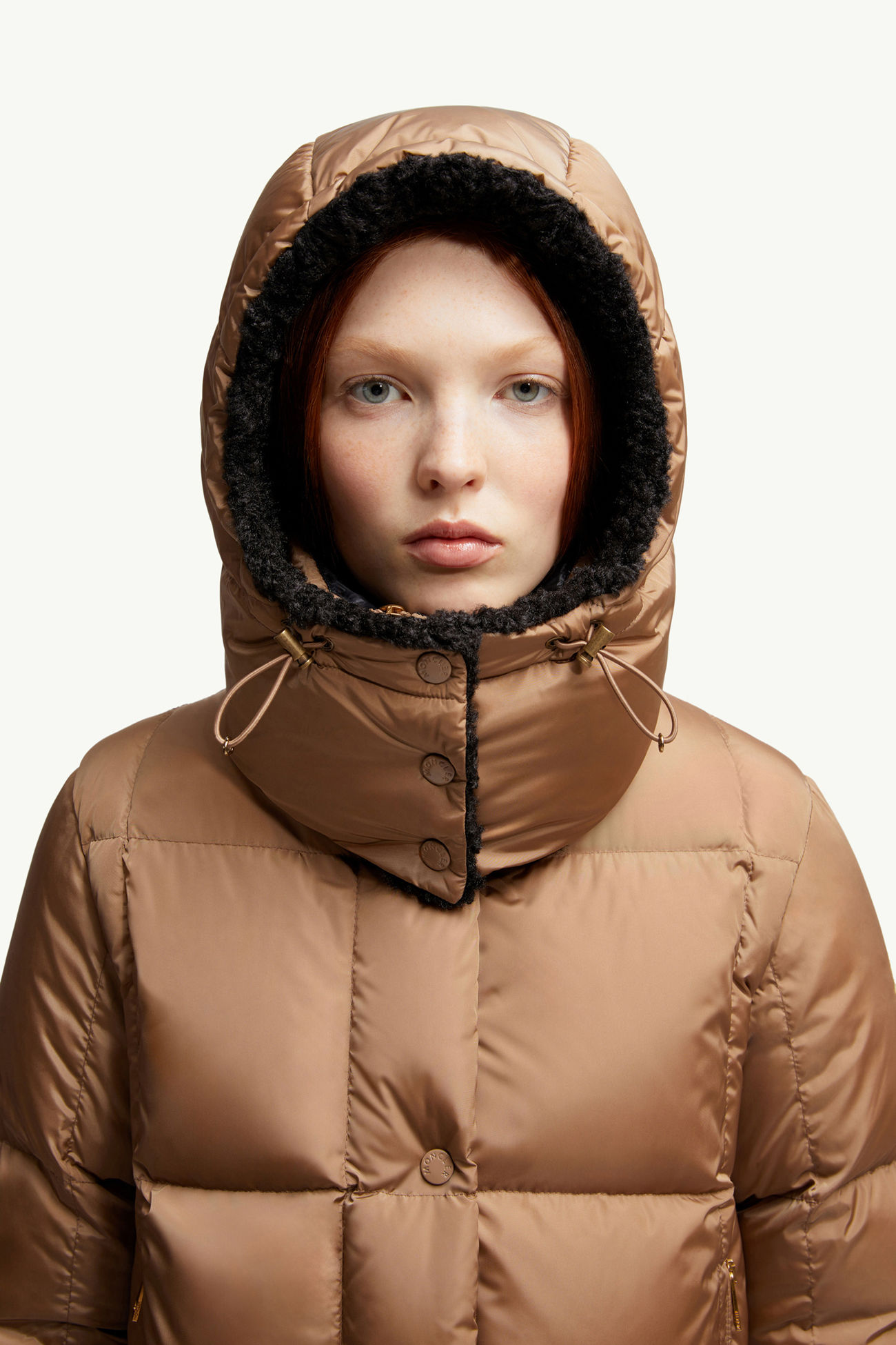 Piumino corto con cappuccio e trapuntatura a quadri Castelnou Donna Beige Cammello Moncler 7