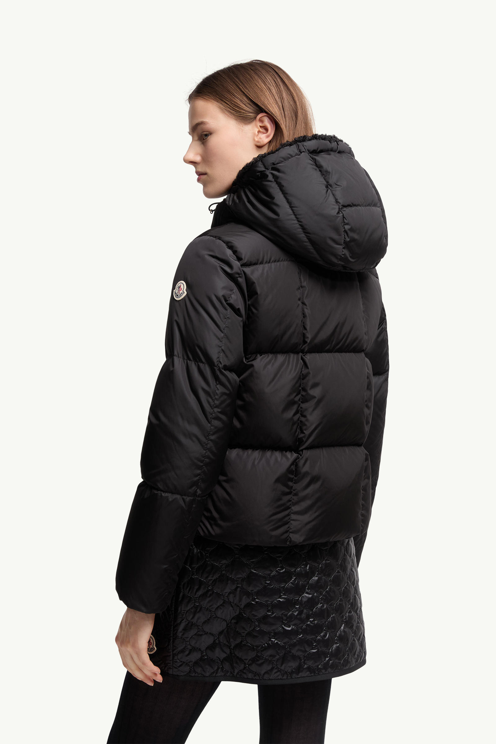 Piumino corto con cappuccio e trapuntatura a quadri Castelnou Donna Nero Moncler 4