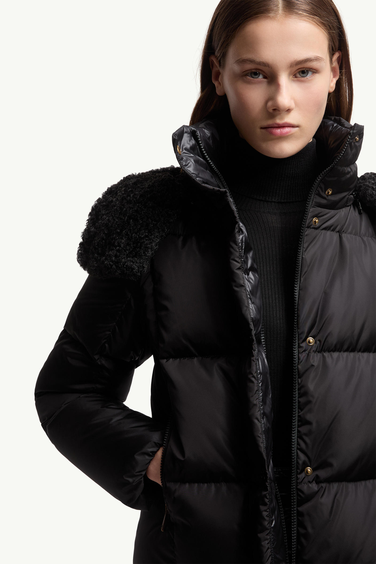 Piumino corto con cappuccio e trapuntatura a quadri Castelnou Donna Nero Moncler 6