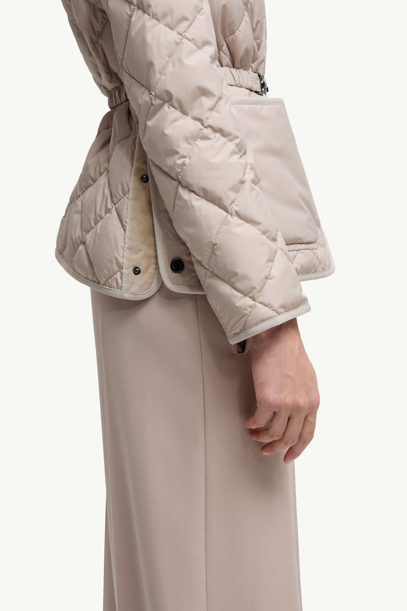 Cygne 합성 소재 트리밍 쇼트 다운 재킷 여성 베이지 Moncler 5