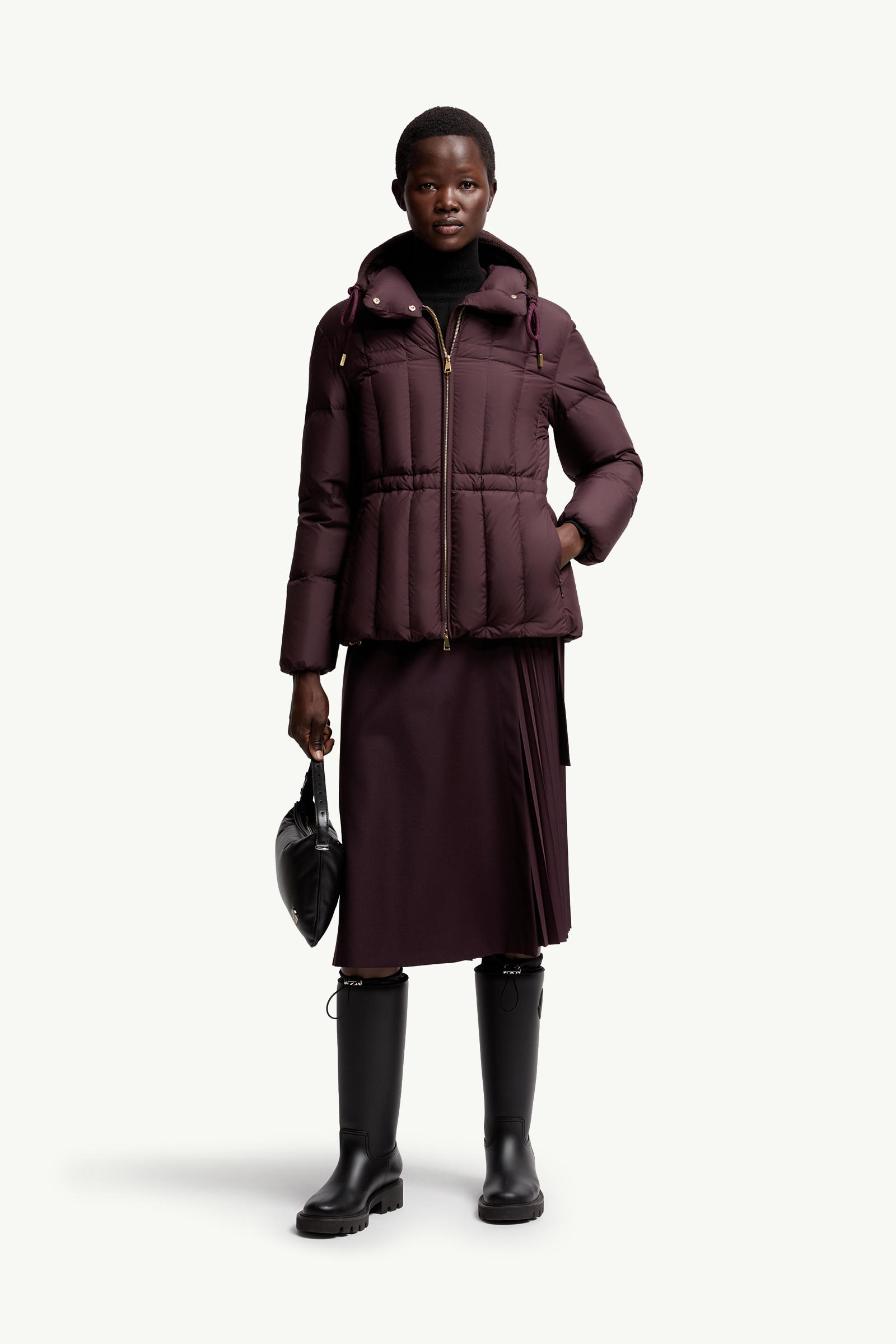 Doudoune courte à capuche et matelassage vertical Estom Femmes Rouge Raisin Moncler 0