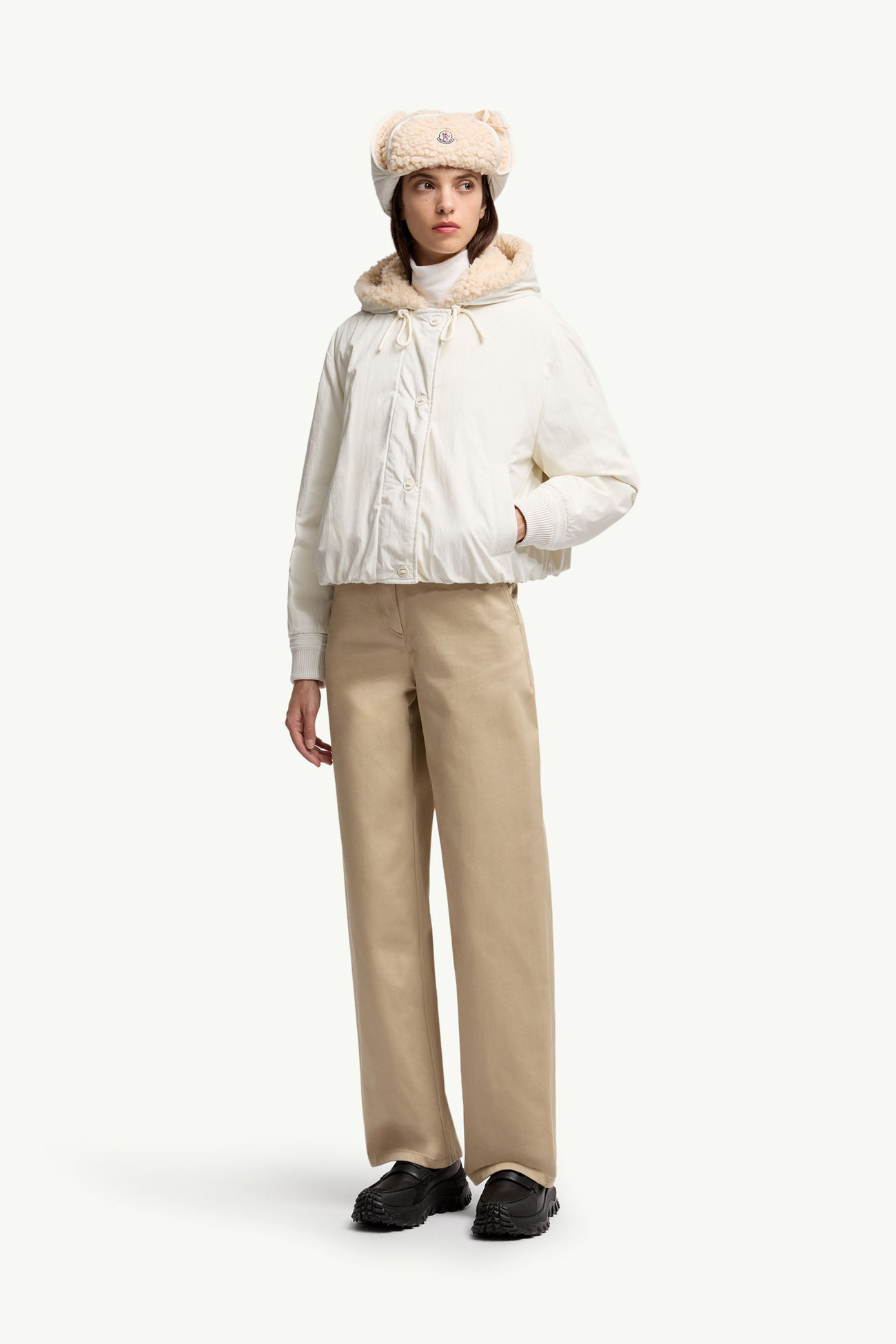 Nisiro kurze Daunenjacke mit Kapuze und Teddybesatz Damen Weiß-Elfenbein Moncler 0