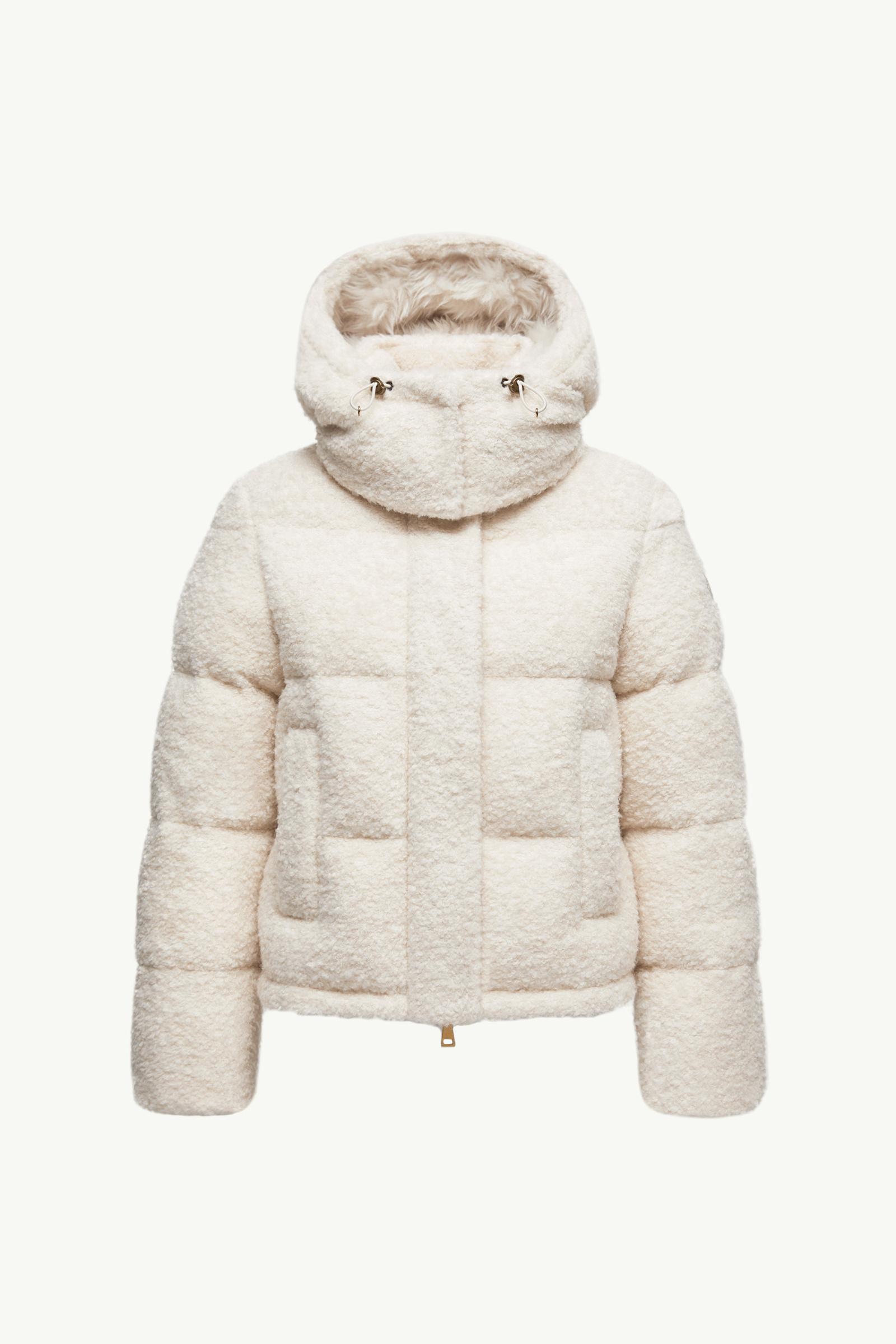 https://moncler-cdn.thron.com/api/v1/content-delivery/shares/dpx6uv/contents/K20931A0021389B6S21I_F/image/K20931A0021389B6S21I_F