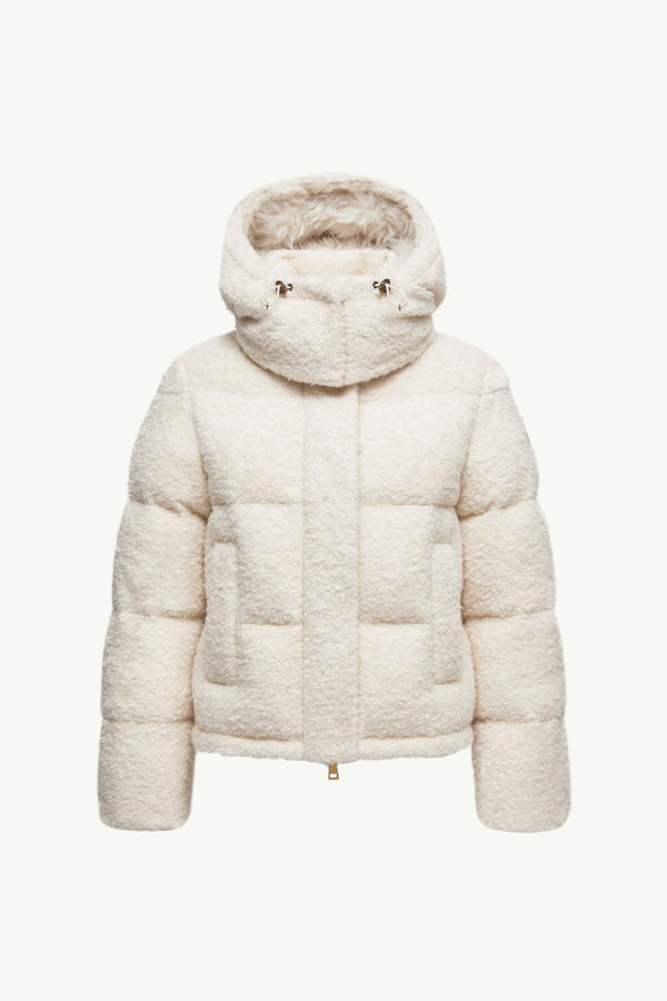 https://moncler-cdn.thron.com/api/v1/content-delivery/shares/dpx6uv/contents/K20931A0021389B6S21I_F/image/K20931A0021389B6S21I_F