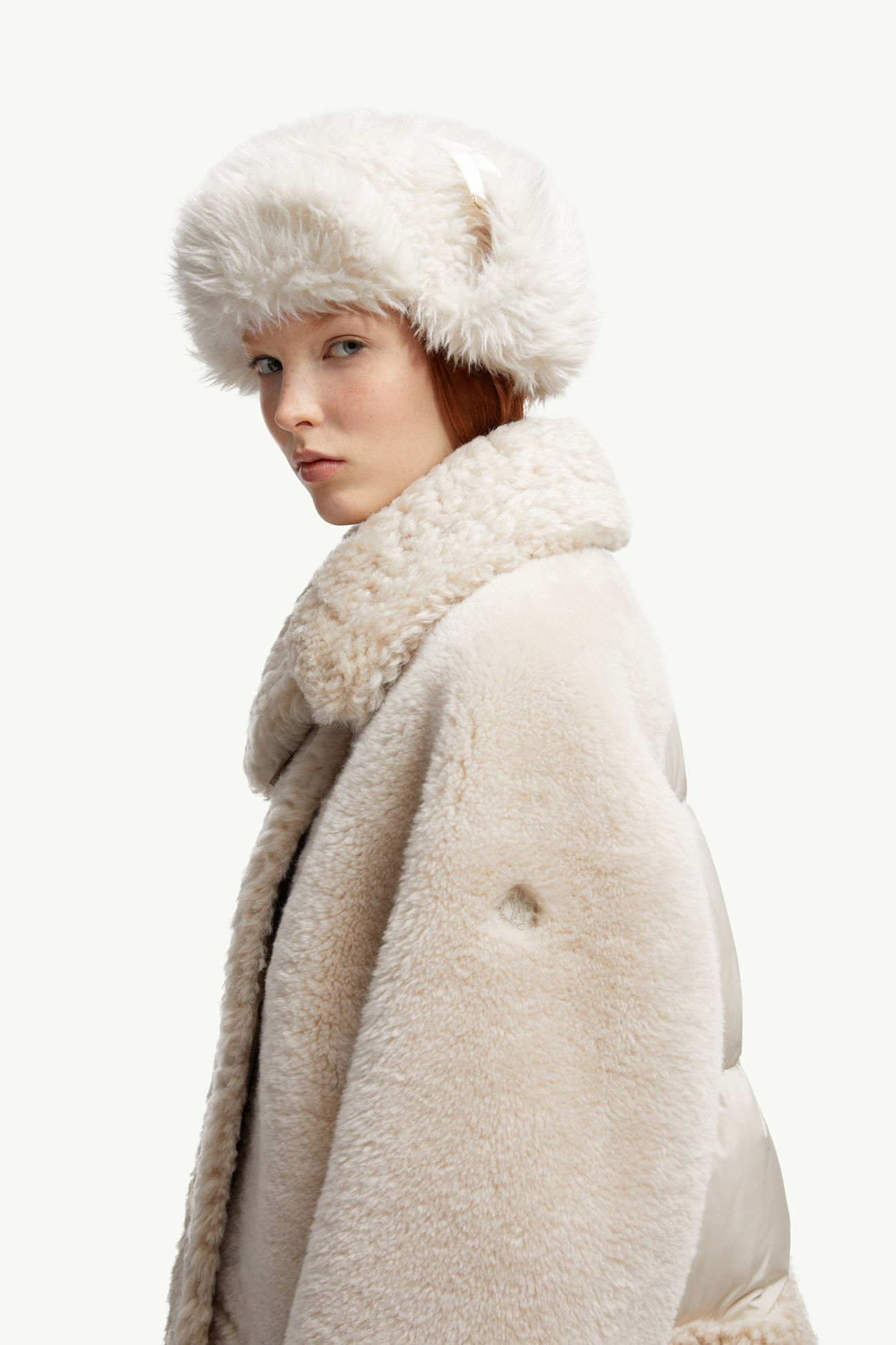 Doudoune courte Gobain en shearling et daim Femmes Beige Moncler 1