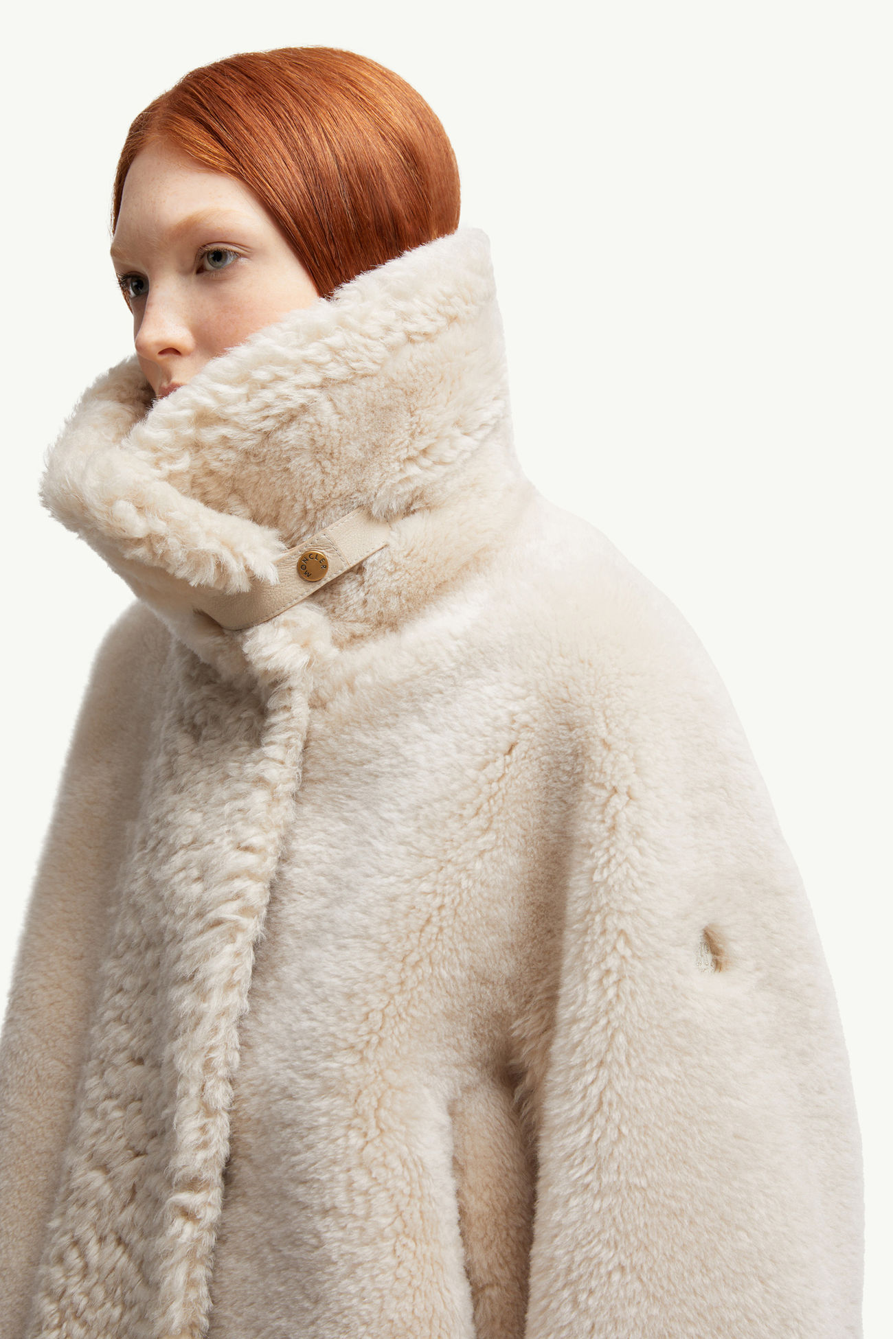 Doudoune courte Gobain en shearling et daim Femmes Beige Moncler 5