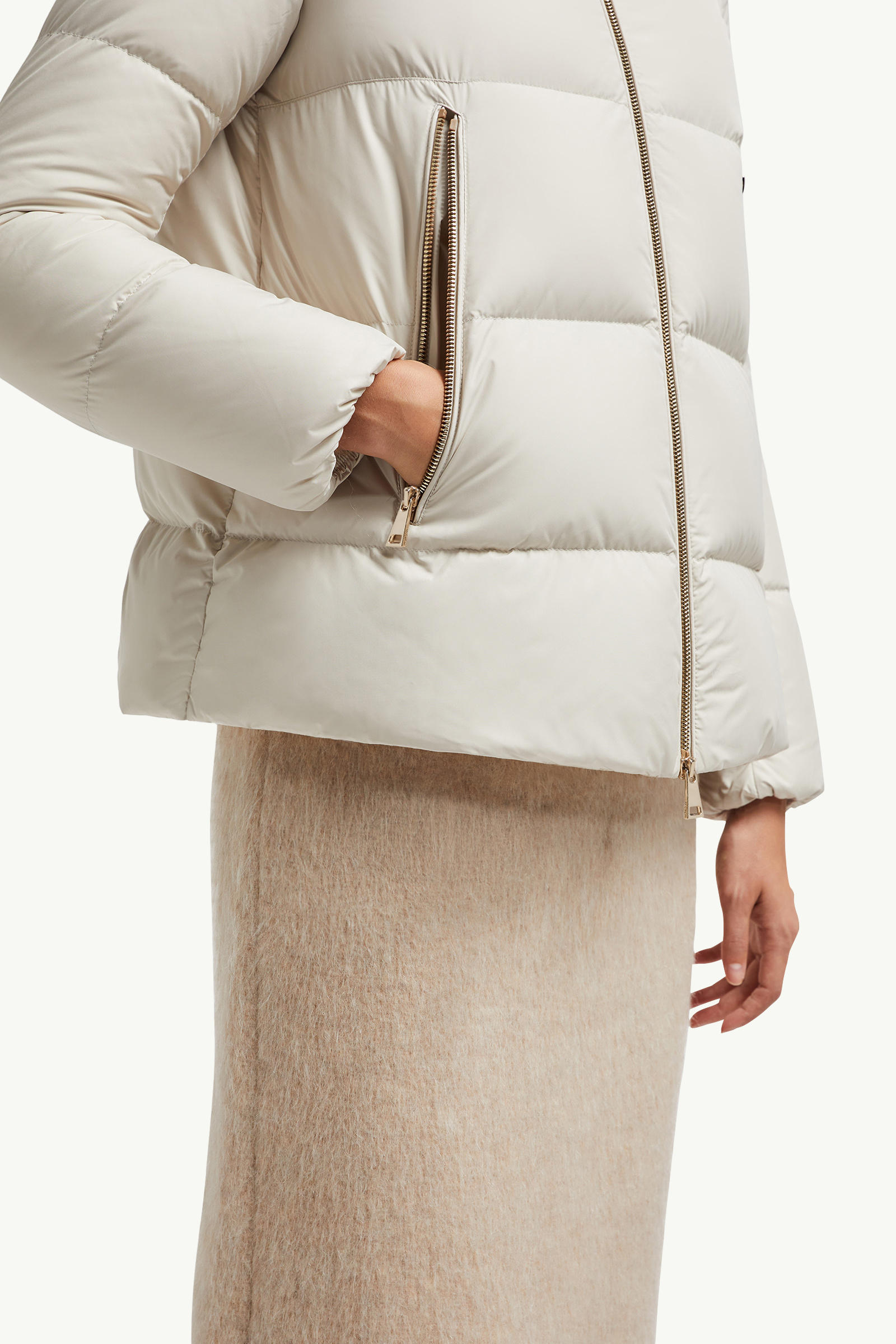 Piumino corto Laichefur con cappuccio e orlo in shearling Donna Bianco Moncler 5