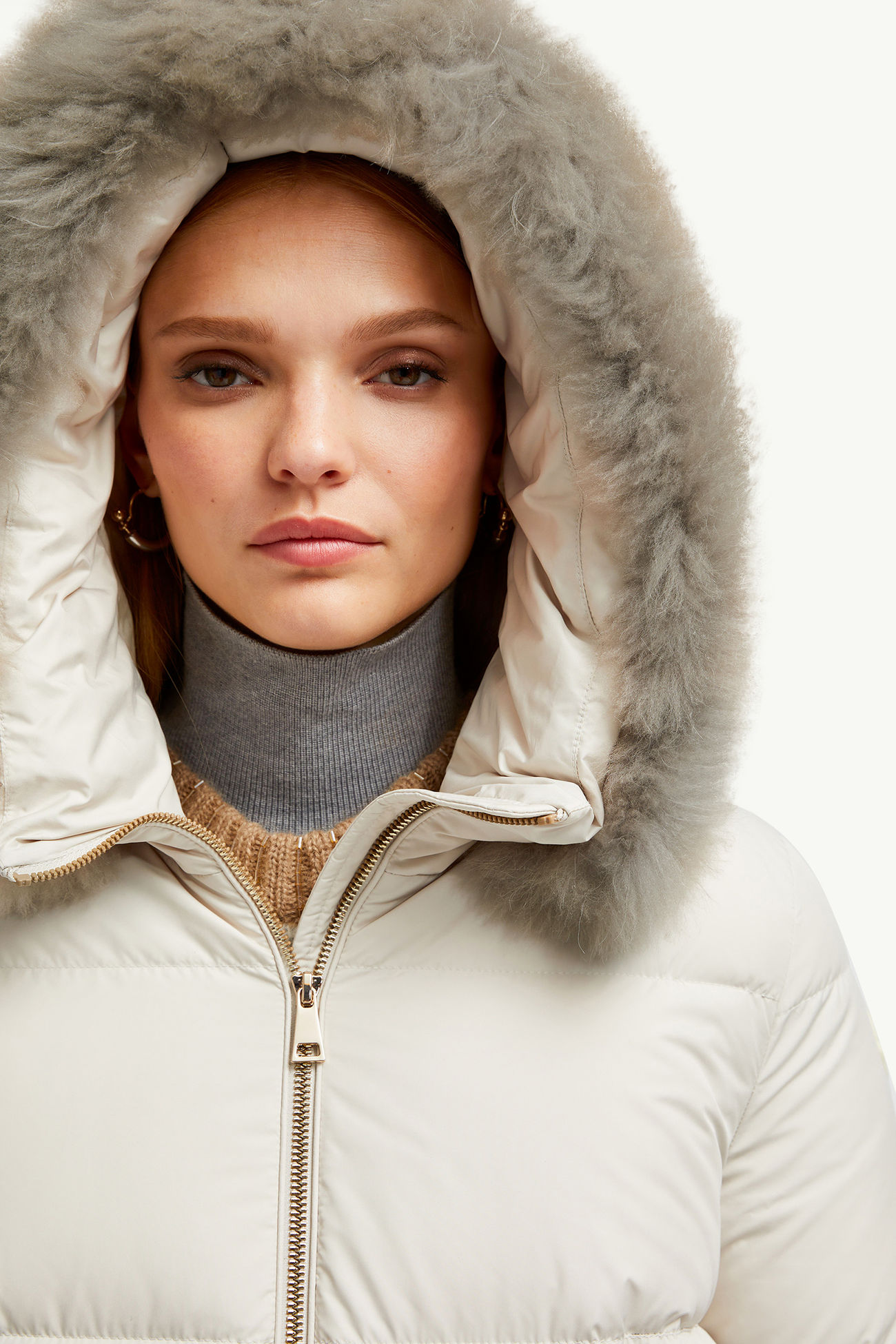 Laichefur kurze Daunenjacke mit Kapuze und Shearling-Besatz Damen Weiß Moncler 6