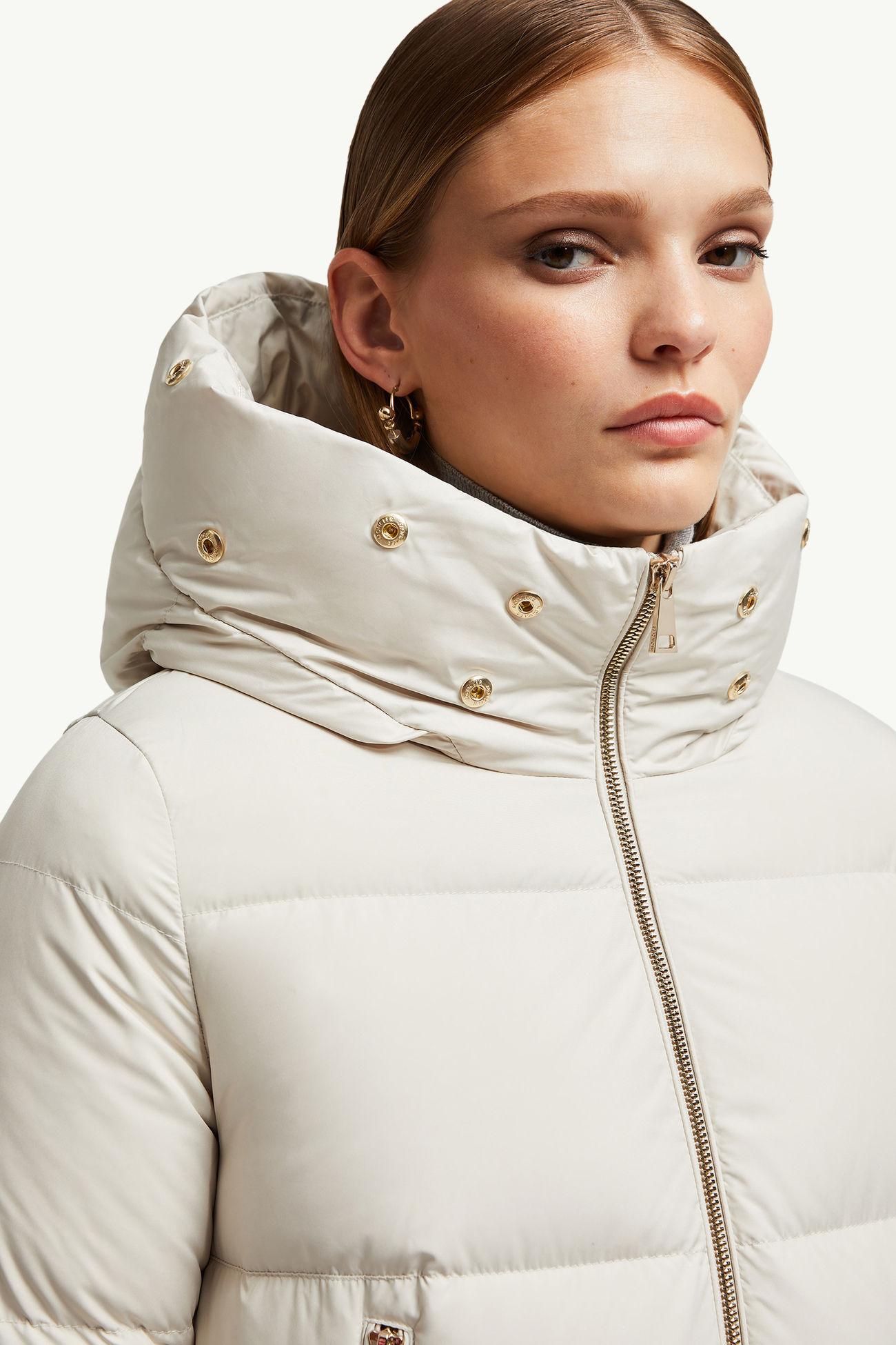 Laichefur kurze Daunenjacke mit Kapuze und Shearling-Besatz Damen Weiß Moncler 7