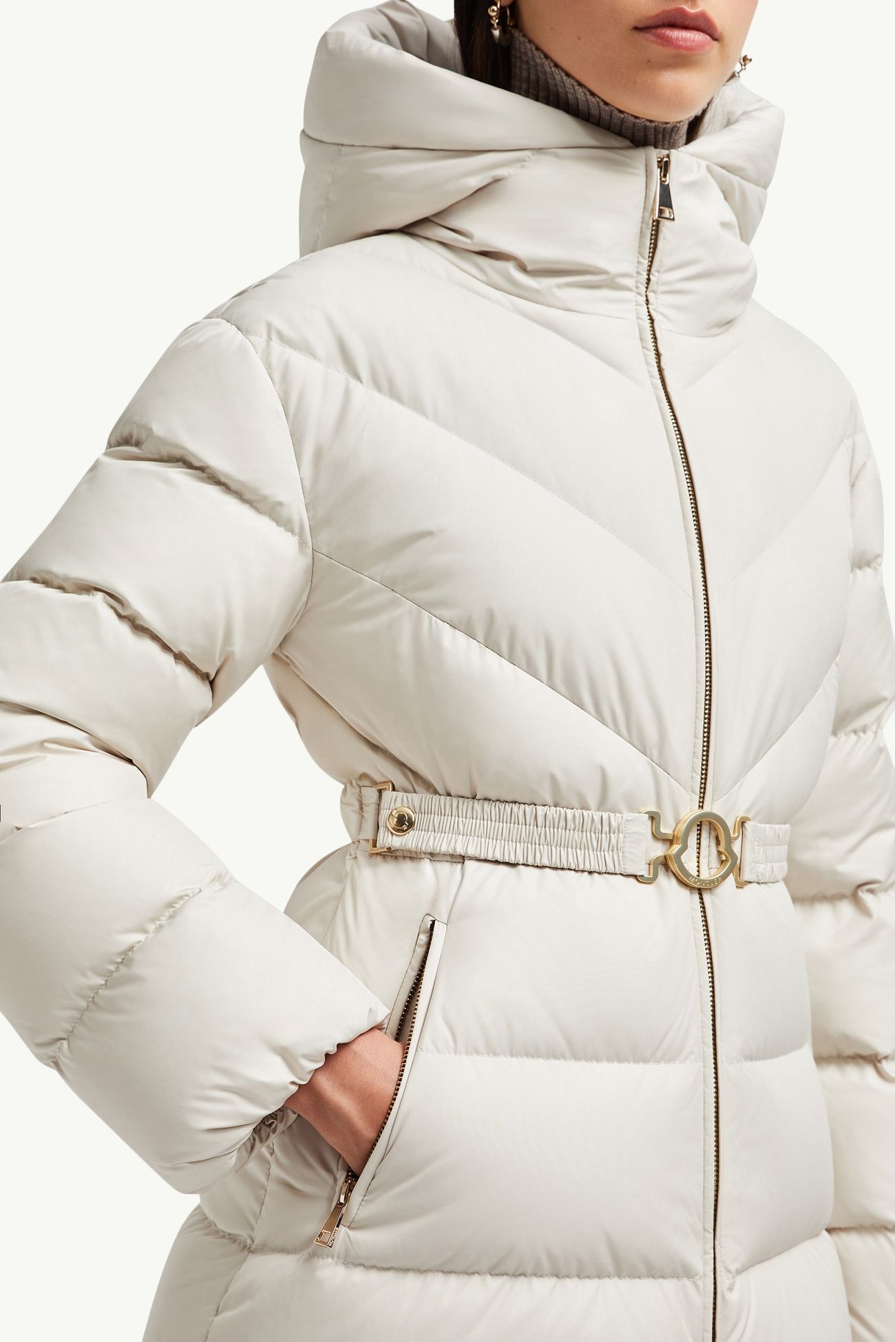 Plumífero corto con capucha y acolchado diagonal Brosse Mujer Blanco Moncler 5