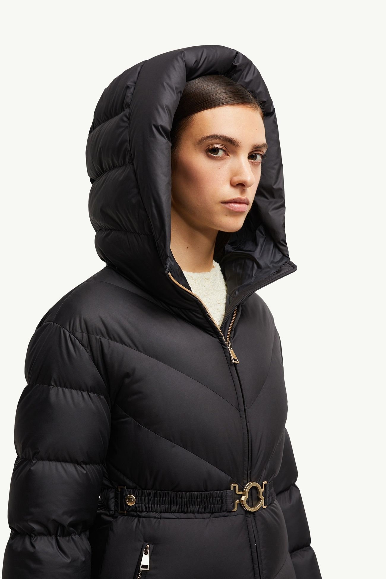 Plumífero corto con capucha y acolchado diagonal Brosse Mujer Negro Moncler 6