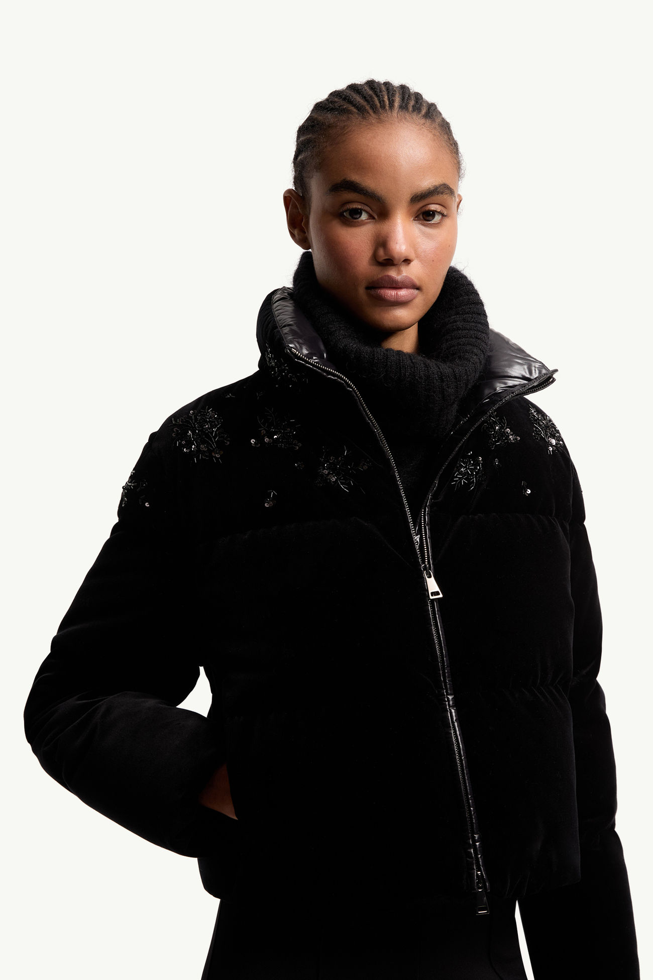 Nelles kurze Daunenjacke mit Paillettenstickerei Damen Schwarz Moncler 5