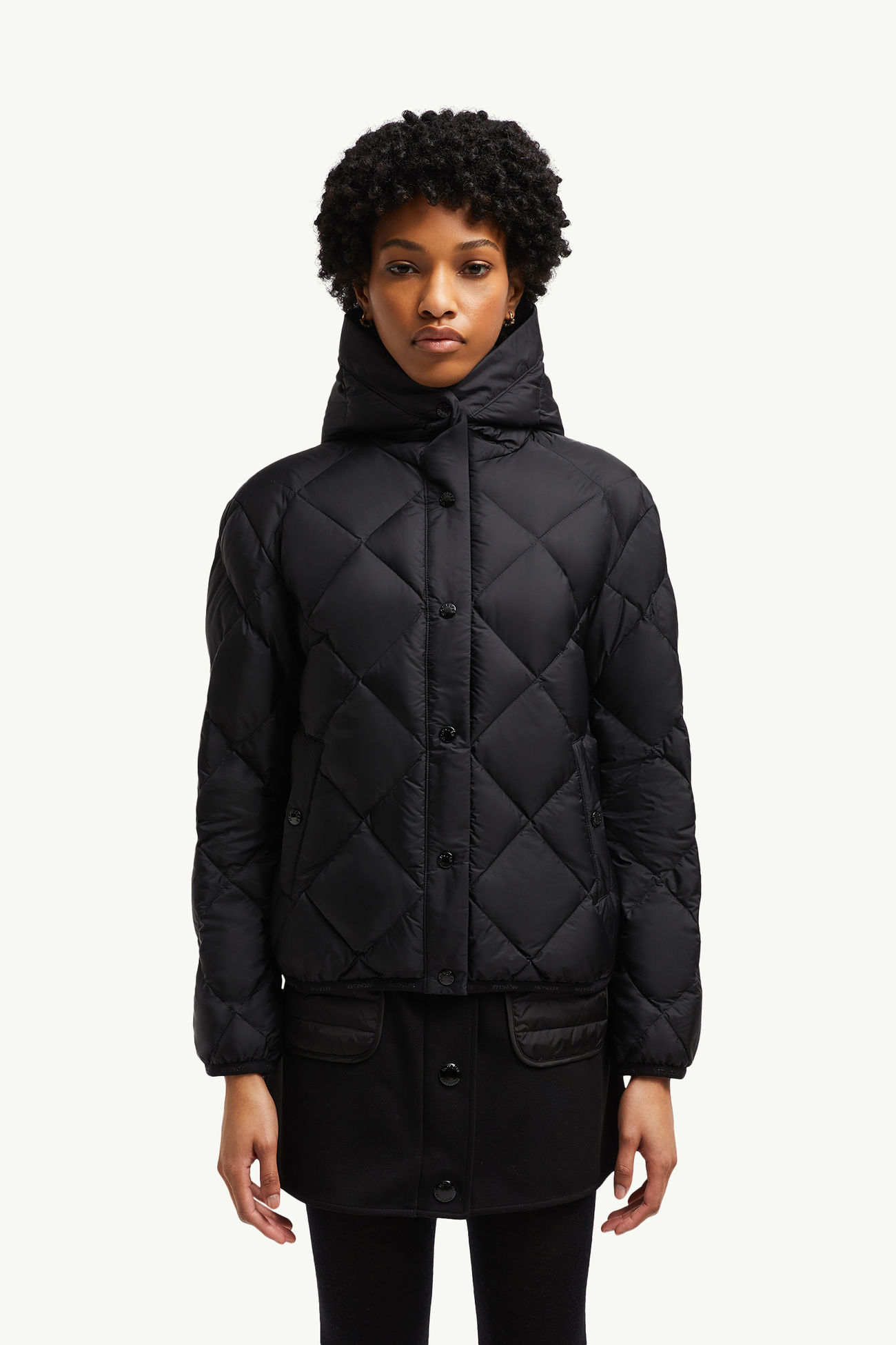 Arvouin連帽菱形絎縫短身羽絨外套 黑色 Moncler 3