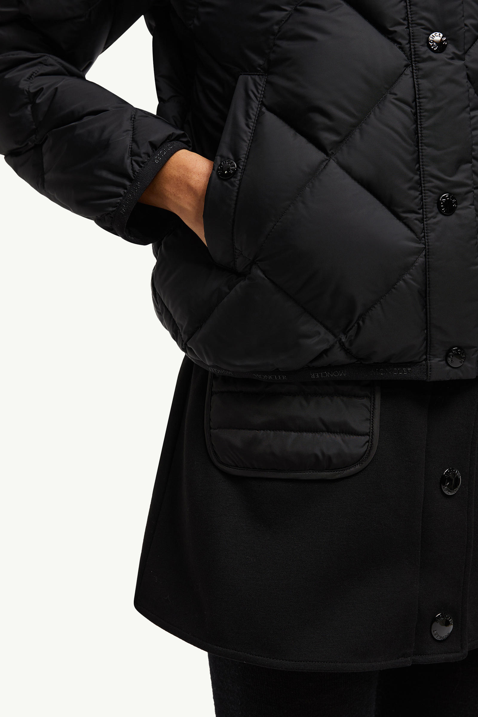 Arvouin連帽菱形絎縫短身羽絨外套 黑色 Moncler 5