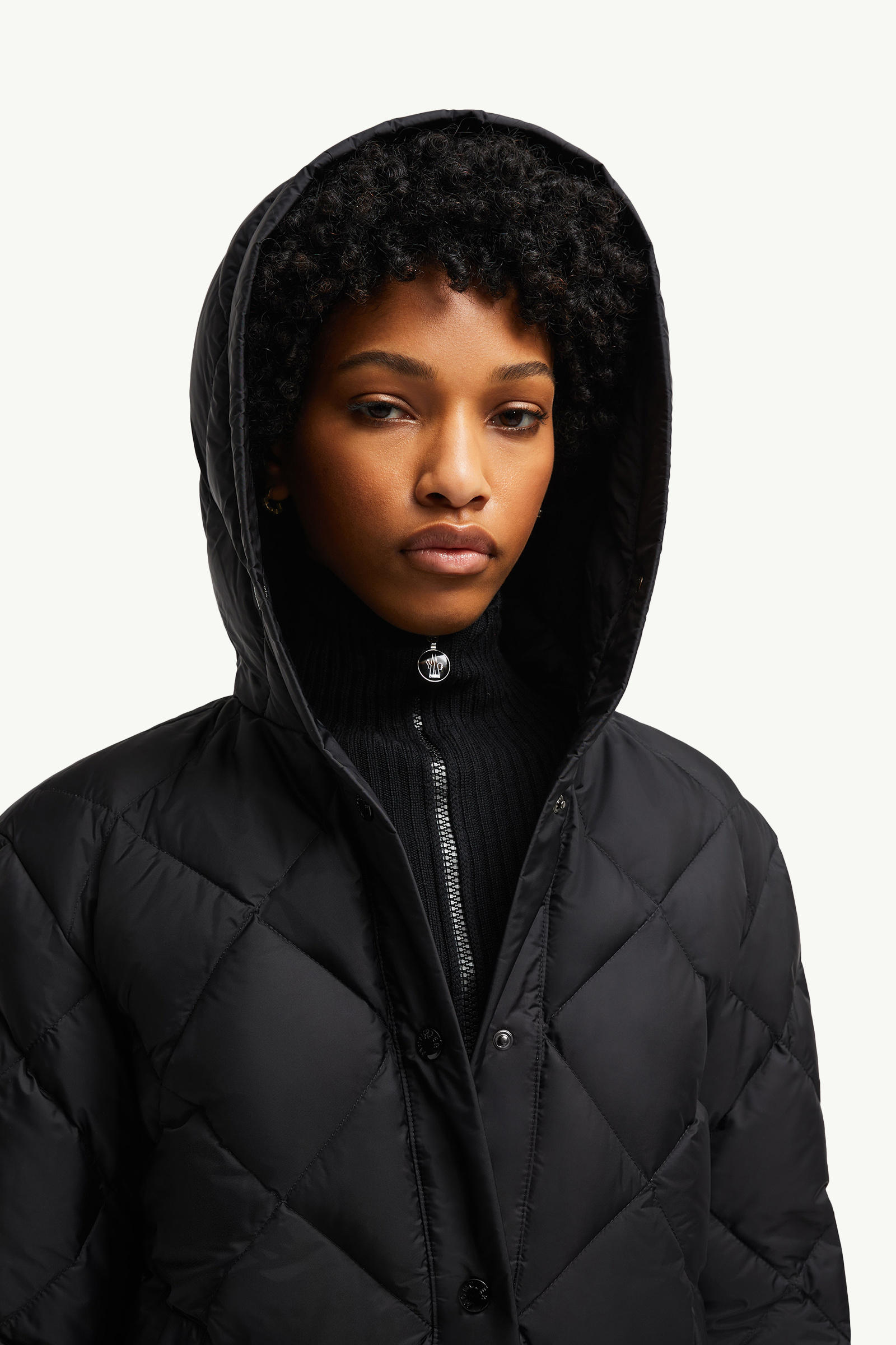 Arvouin連帽菱形絎縫短身羽絨外套 黑色 Moncler 6