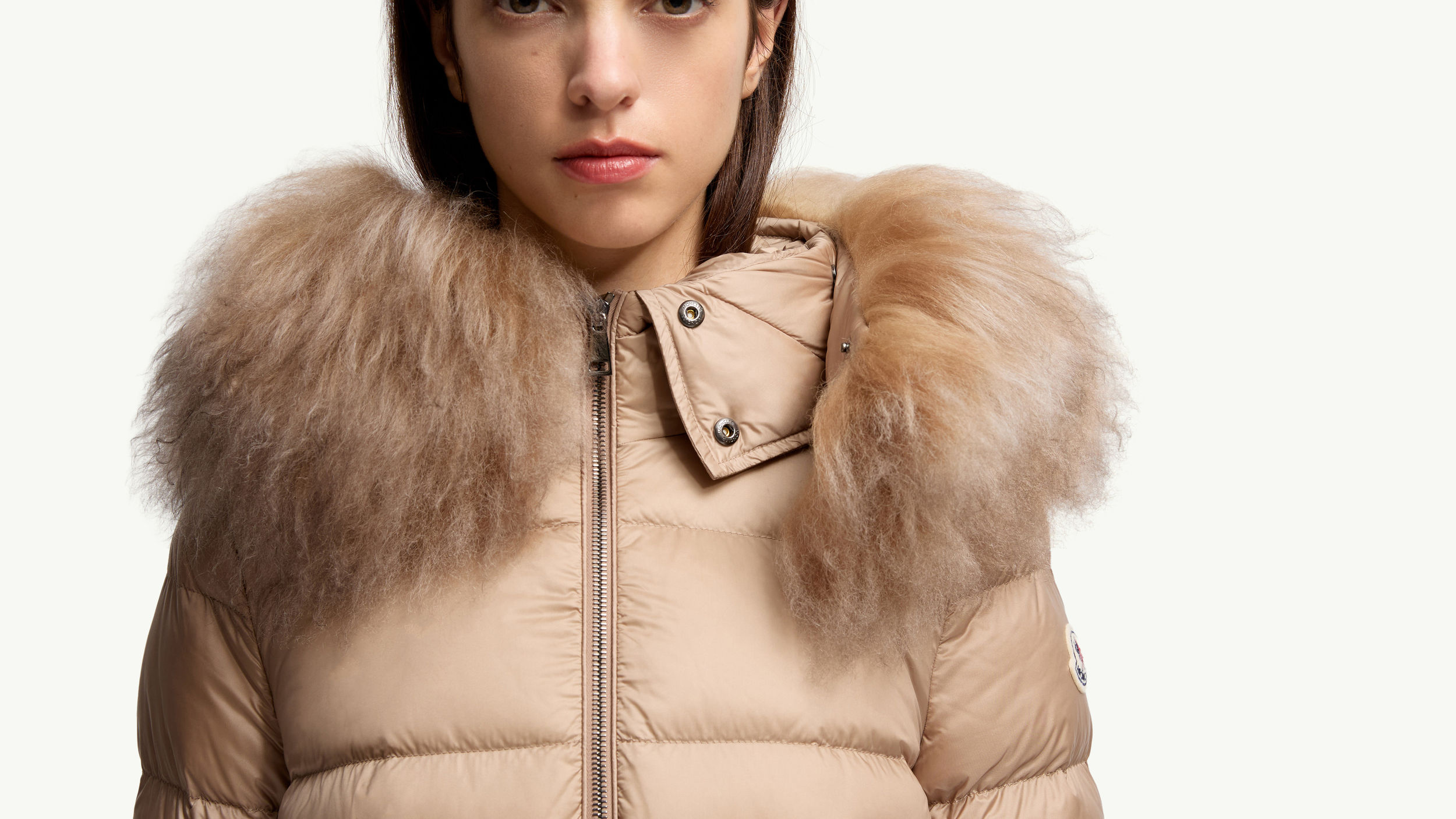 Slide 1 - product.feature.detachablefur.title