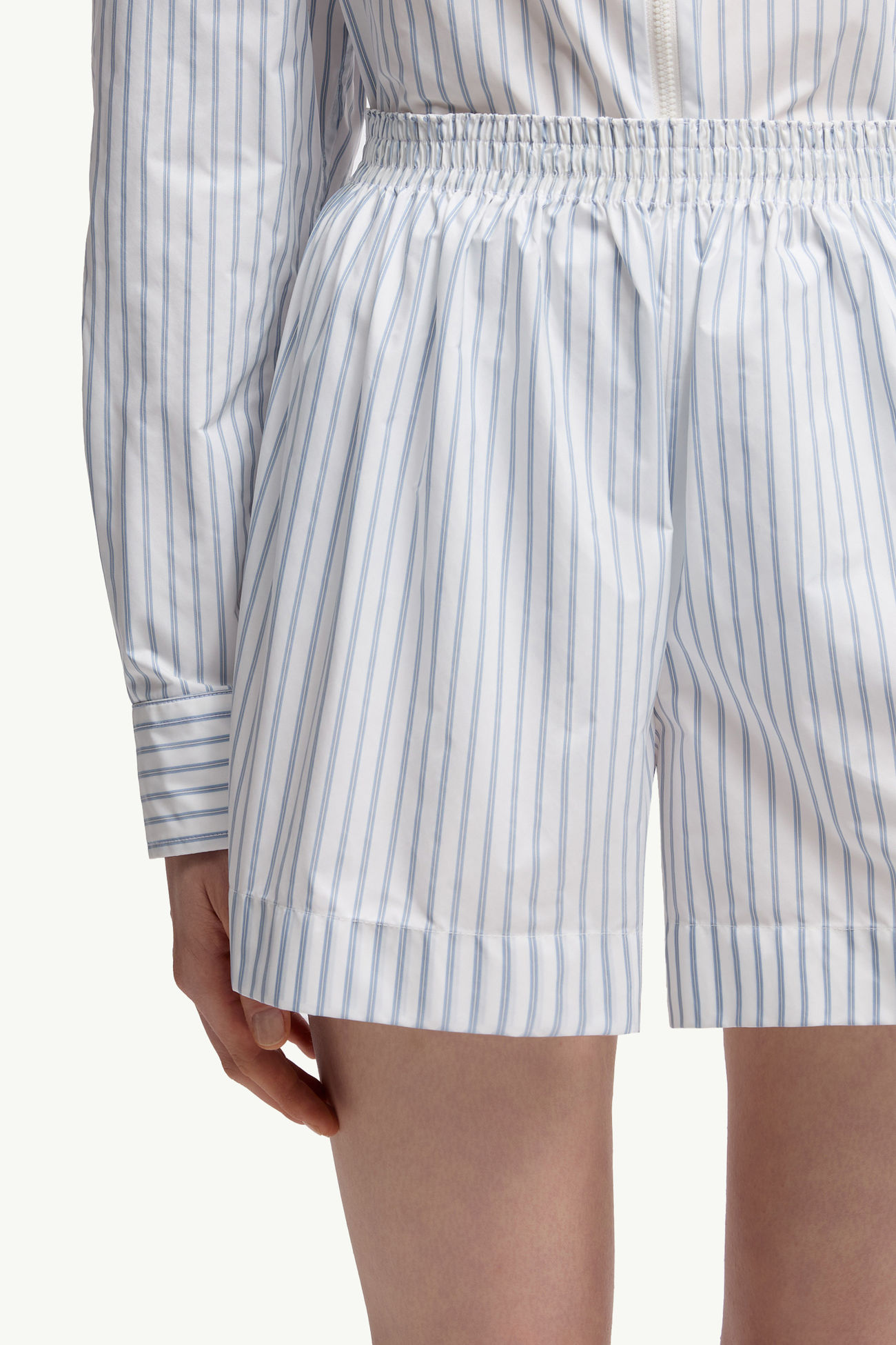 Gestreifte Shorts Damen Weiss & Hellblau Moncler 5