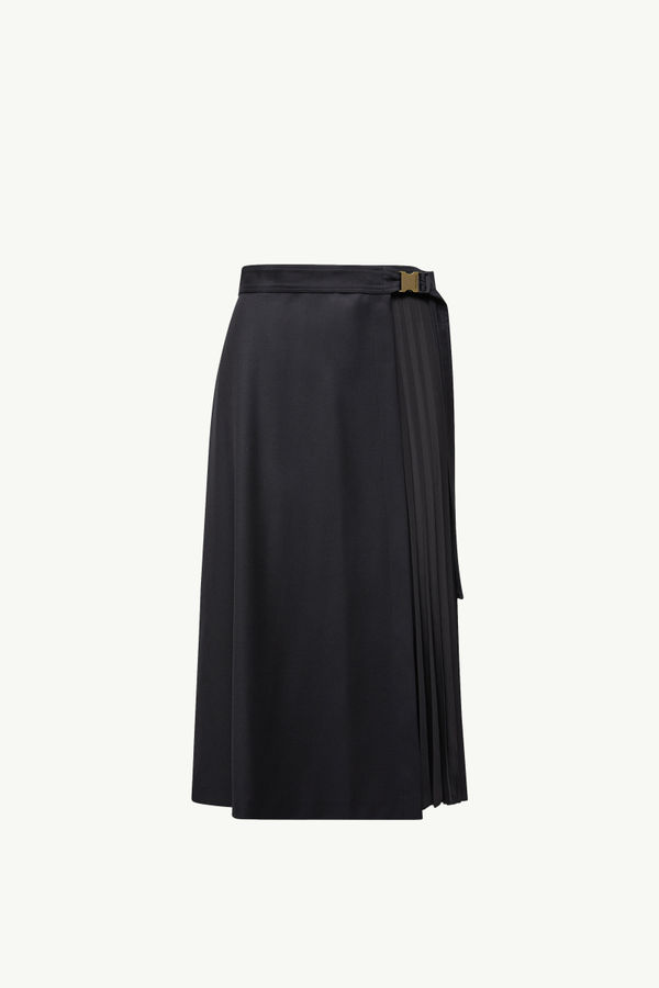https://moncler-cdn.thron.com/api/v1/content-delivery/shares/dpx6uv/contents/K20932D00028598XP999_F/image/K20932D00028598XP999_F
