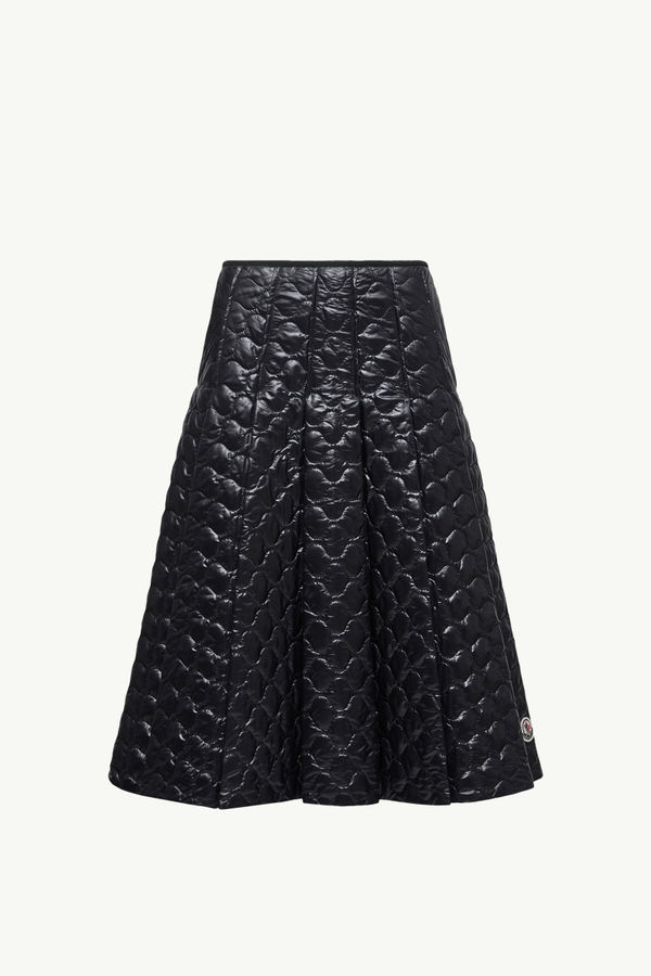https://moncler-cdn.thron.com/api/v1/content-delivery/shares/dpx6uv/contents/K20932D00038597Z8999_F/image/K20932D00038597Z8999_F