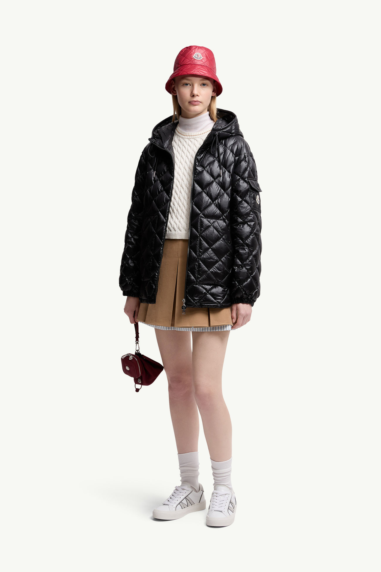 Rautenförmig gesteppte kurze Daunenjacke mit Kapuze Damen Schwarz Moncler 0