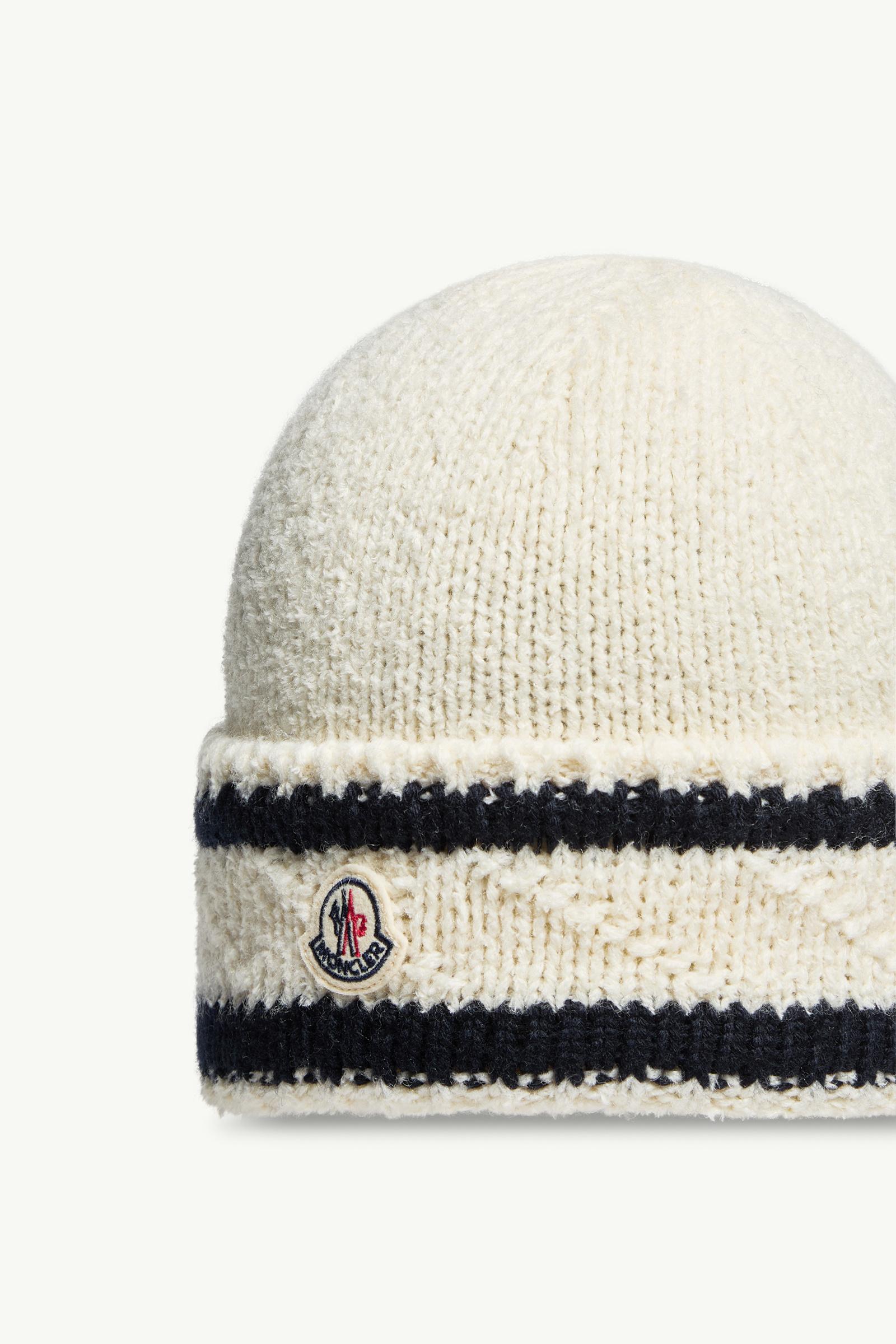 Moncler Black and White Patterned Knit Hat 100% Authentic Moncler Enfant Boys Logo Beanie Hat in Black | Childsplay  main image 4