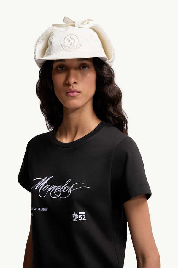 Embroidered Cursive Logo Cotton T-Shirt Women Black Moncler 1
