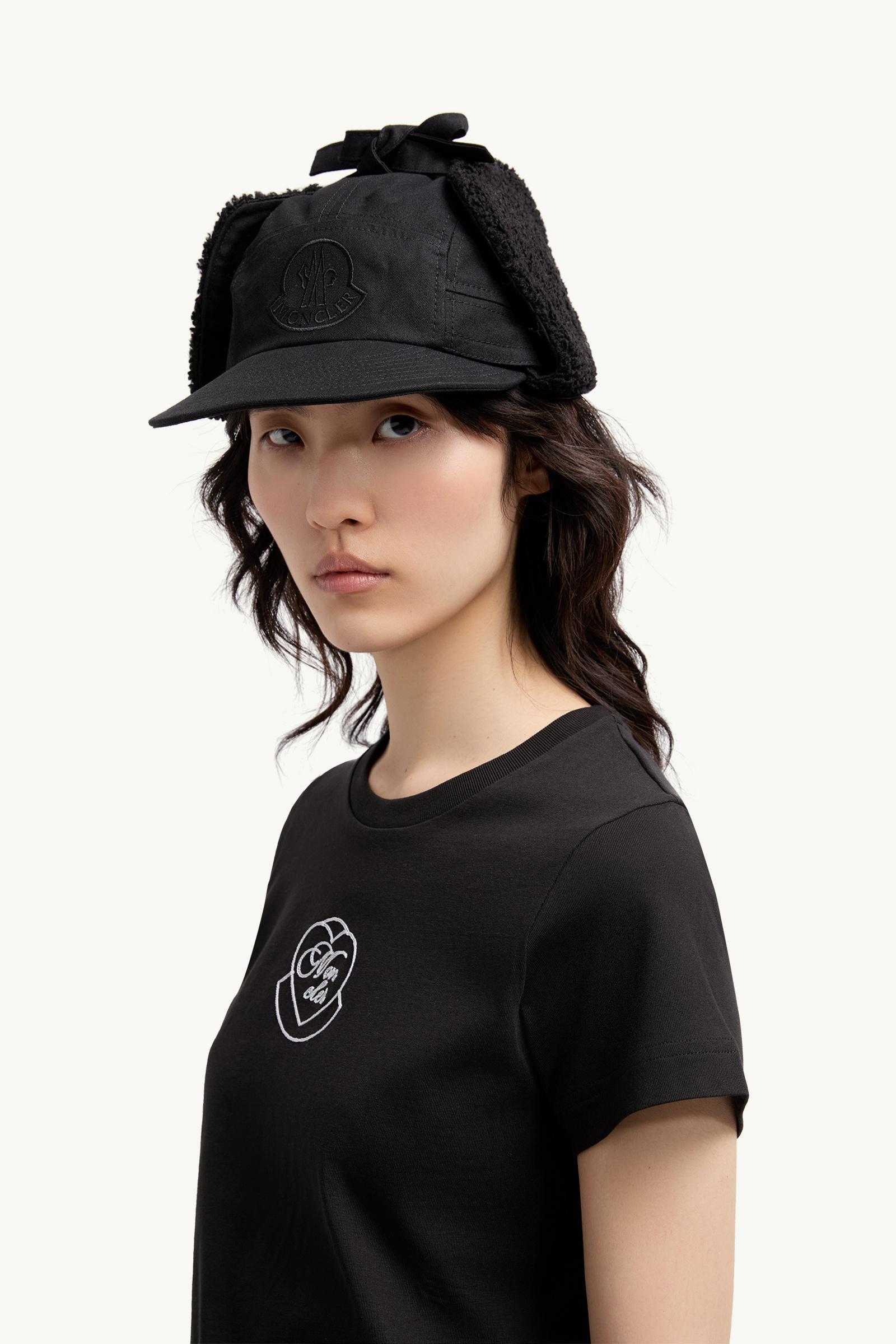 Embroidered Heart Logo Cotton T-Shirt Women Black Moncler 1