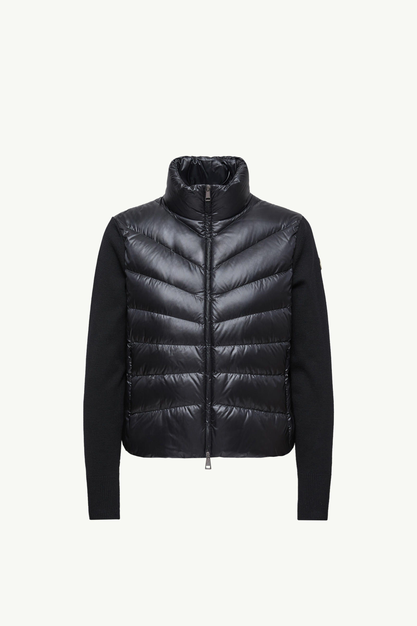 https://moncler-cdn.thron.com/api/v1/content-delivery/shares/dpx6uv/contents/K20939B00024M1131999_F/image/K20939B00024M1131999_F