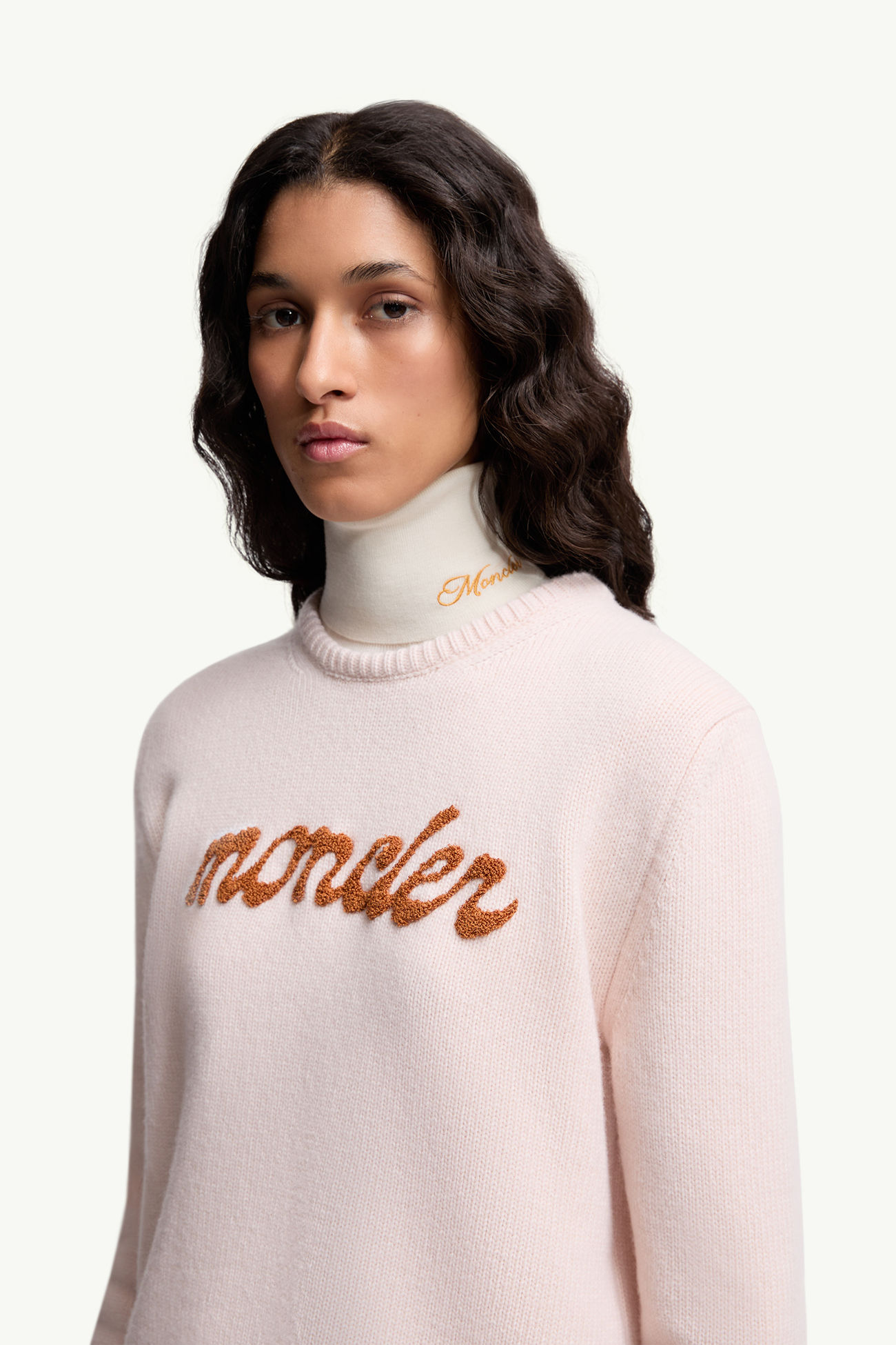 Jersey de lana y cachemira con logotipo bordado Mujer Rosado claro Moncler 1