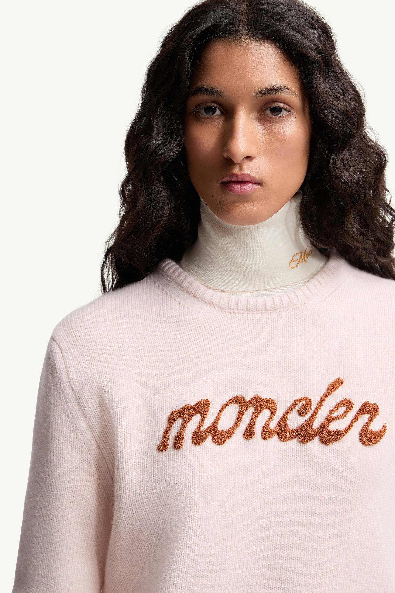 Jersey de lana y cachemira con logotipo bordado Mujer Rosado claro Moncler 5